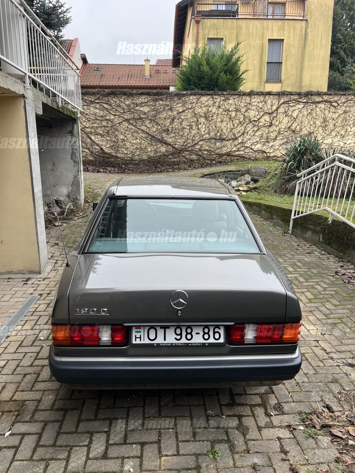 MERCEDES-BENZ 190 1989/8 - 1