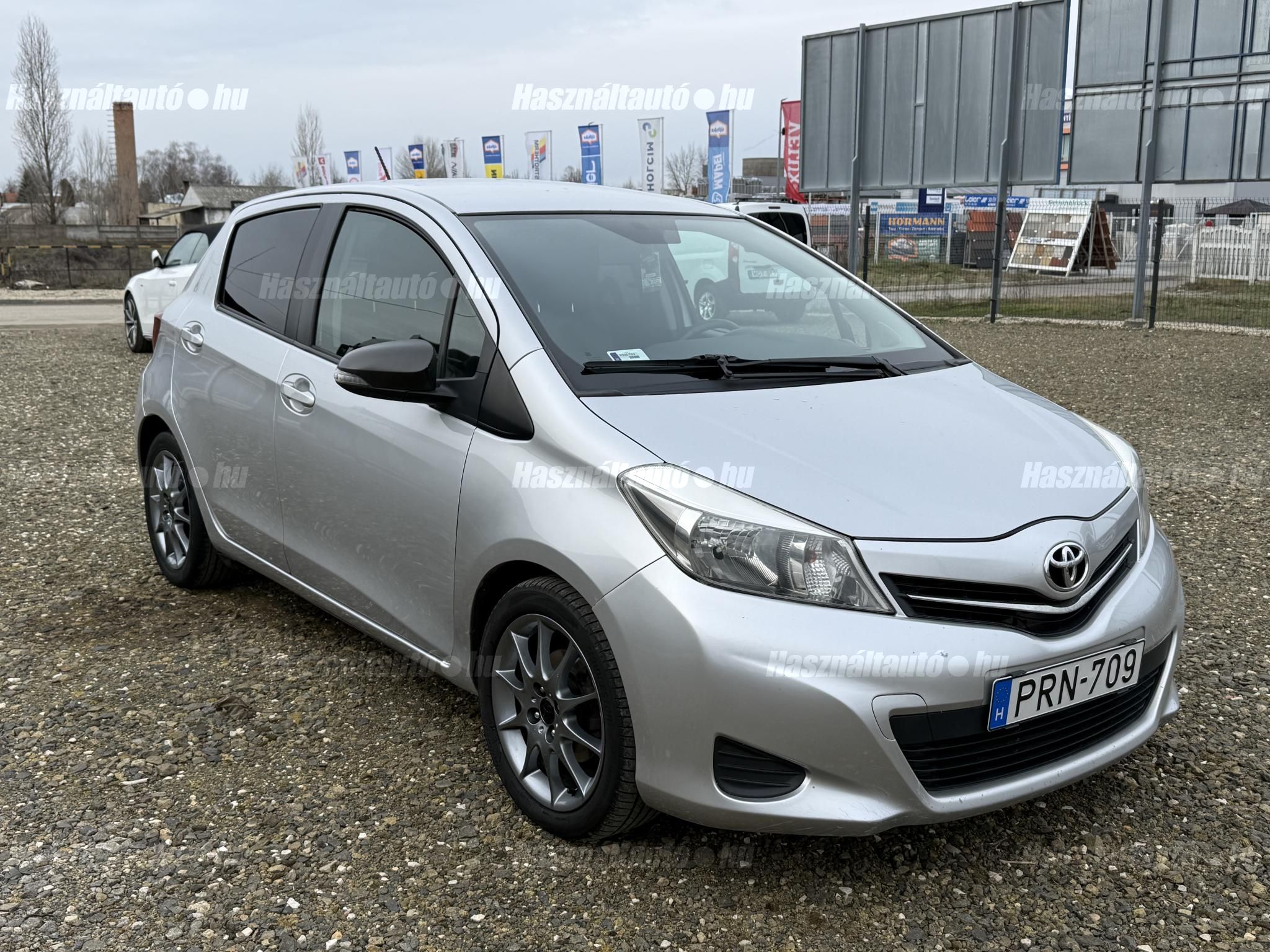 TOYOTA YARIS 2013/3 - 1