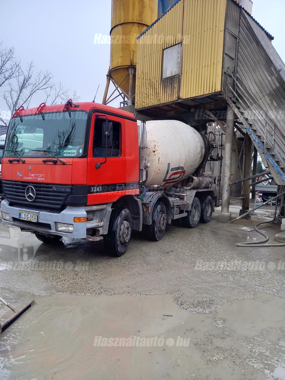 MERCEDES-BENZ 2002/6 - 1