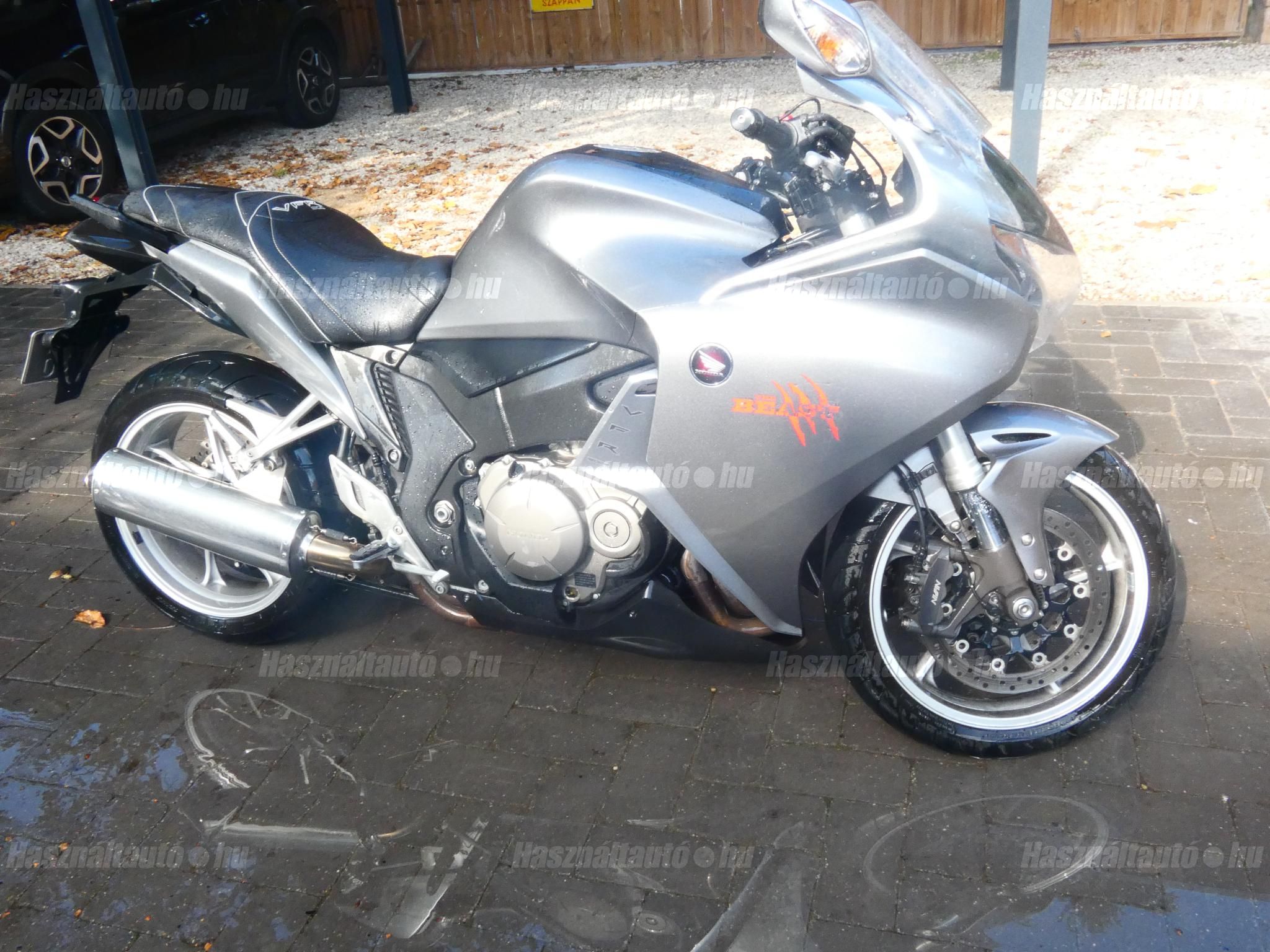 HONDA VFR 1200 F 2009 - 1