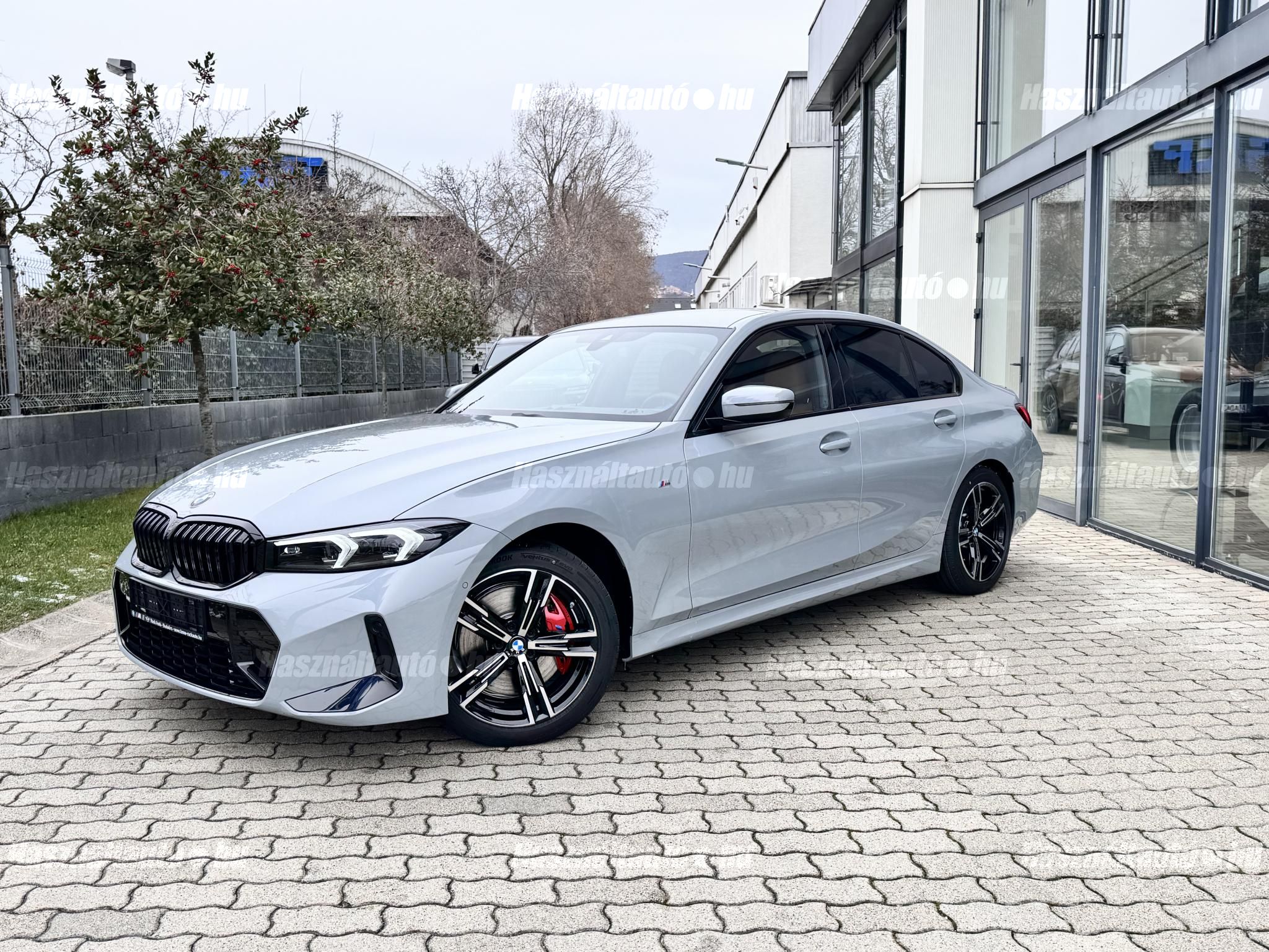 BMW 330 2025/10 - 1