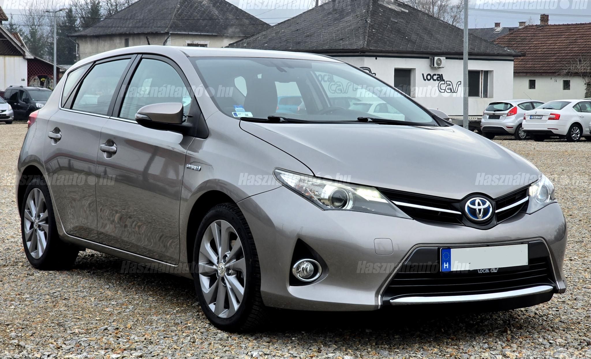 TOYOTA AURIS 2013/12 - 1