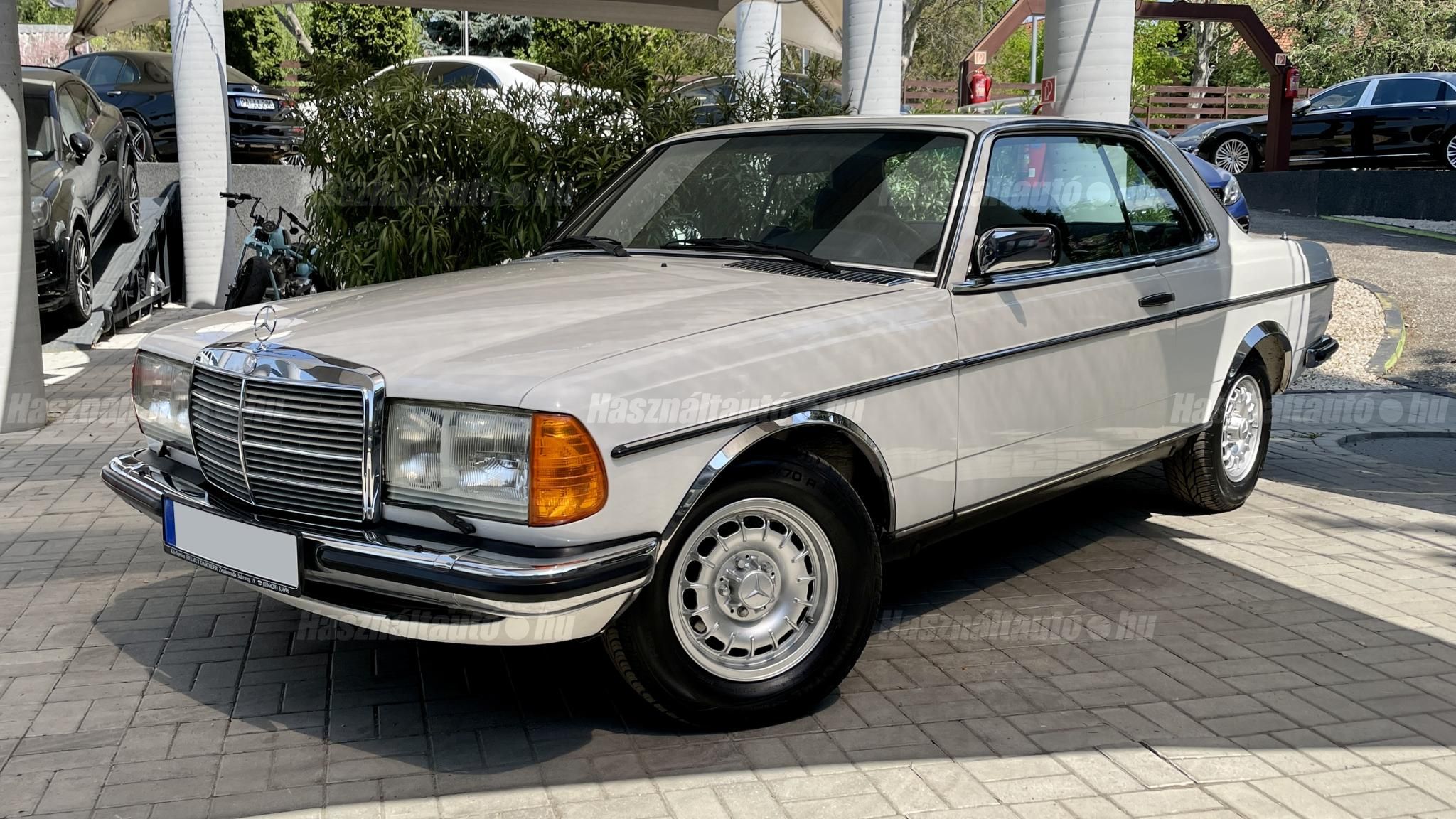 MERCEDES-BENZ 280 1977/8 - 1