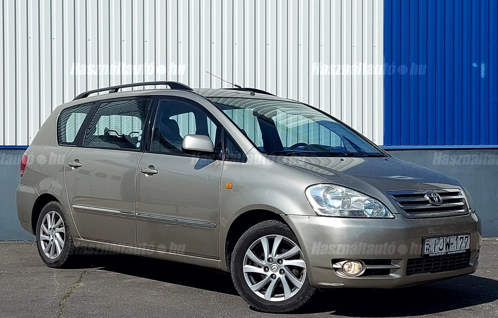 TOYOTA AVENSIS VERSO 2002/6 - 1