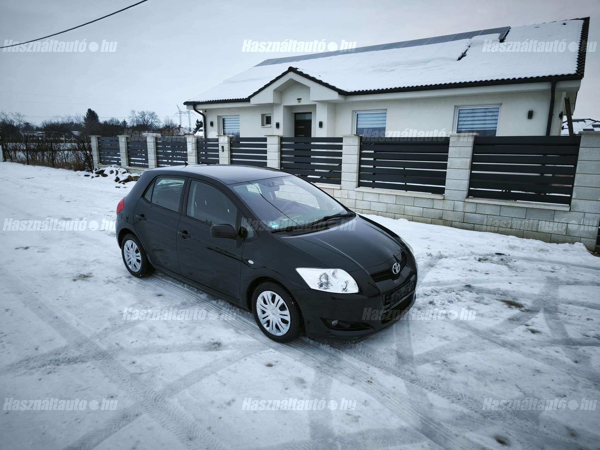 TOYOTA AURIS 2009/10 - 1