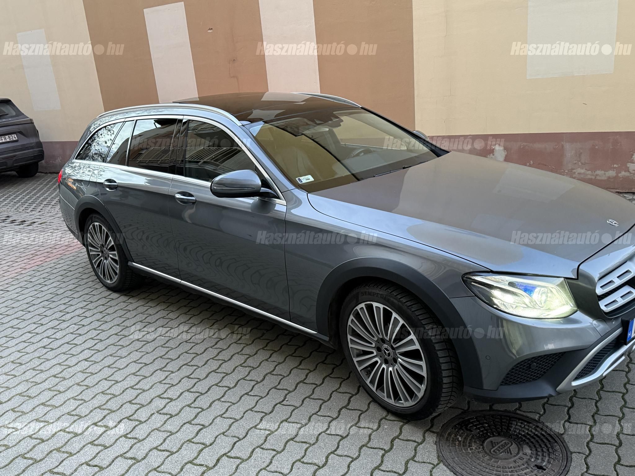 MERCEDES-BENZ E 220 2019/4 - 1