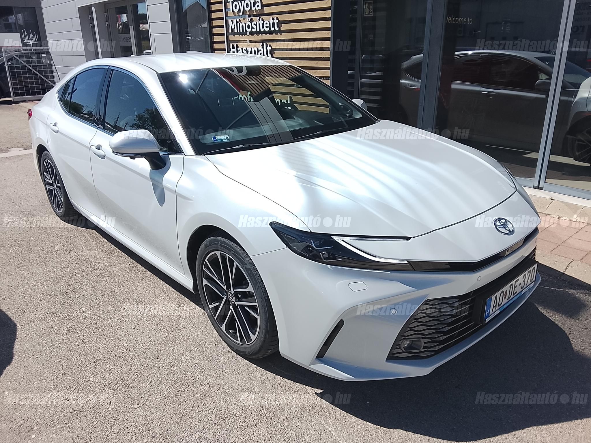 TOYOTA CAMRY 2025/8 - 1