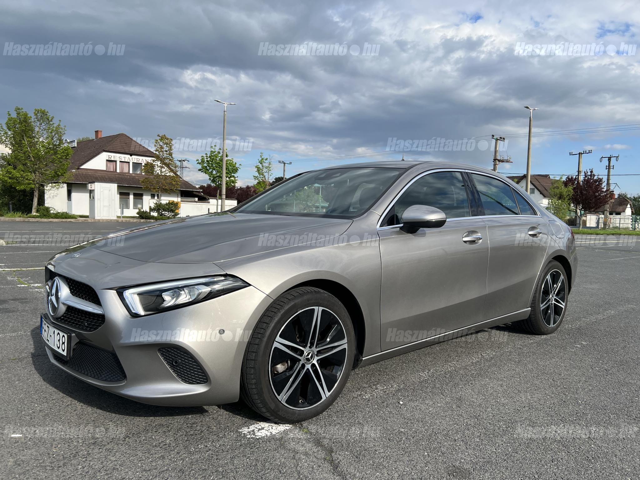 MERCEDES-BENZ A 180 2019/8 - 1