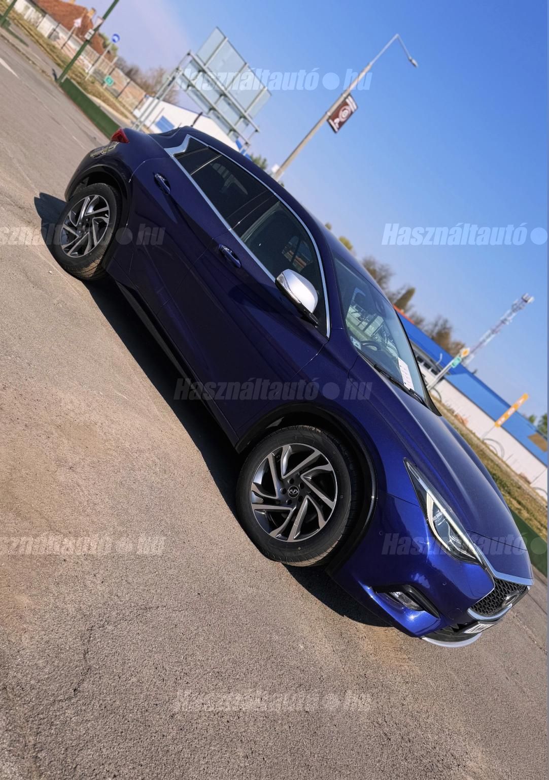 INFINITI Q30 2016/2 - 1