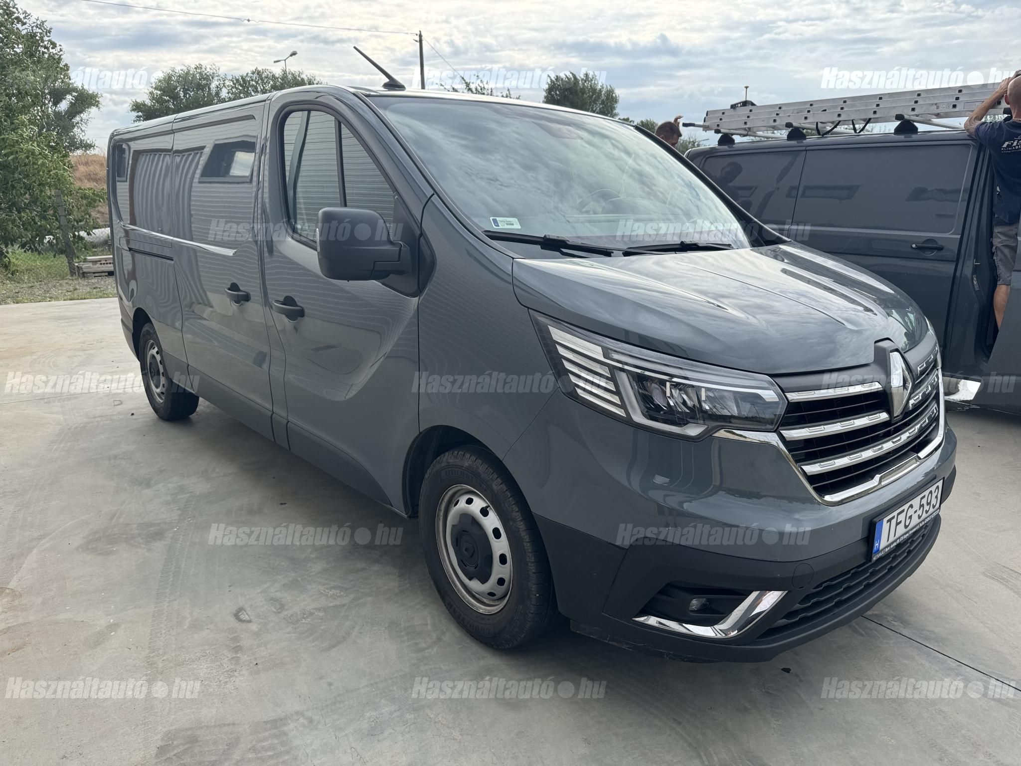 RENAULT TRAFIC 2022/4 - 1