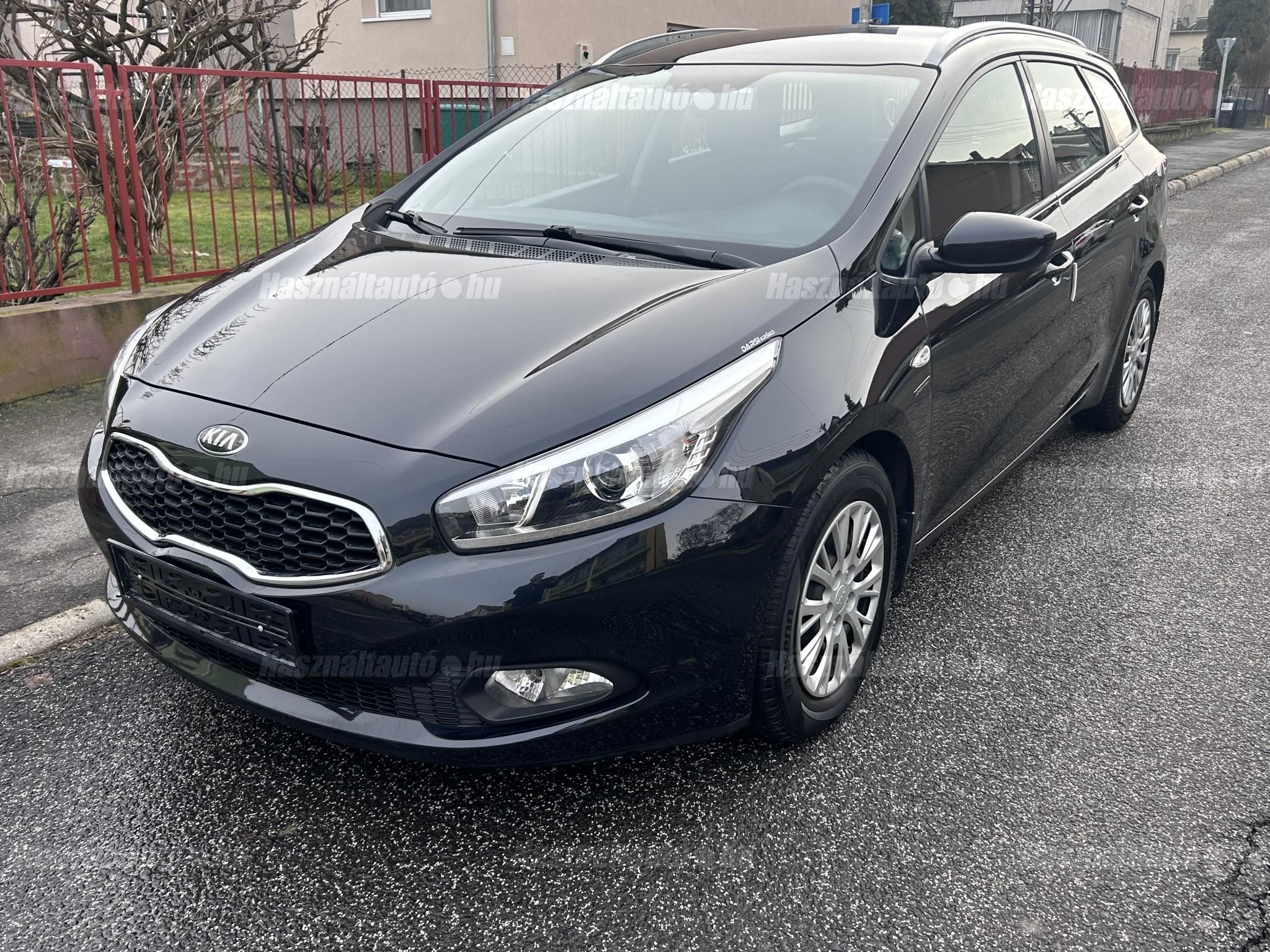 KIA CEE'D 2014/8 - 1