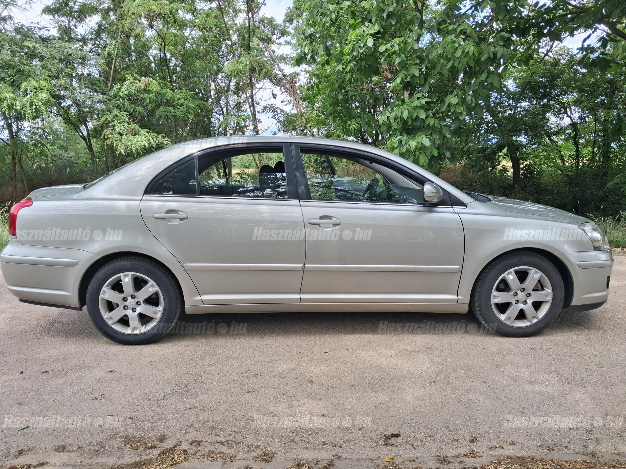 TOYOTA AVENSIS 2006/12 - 1