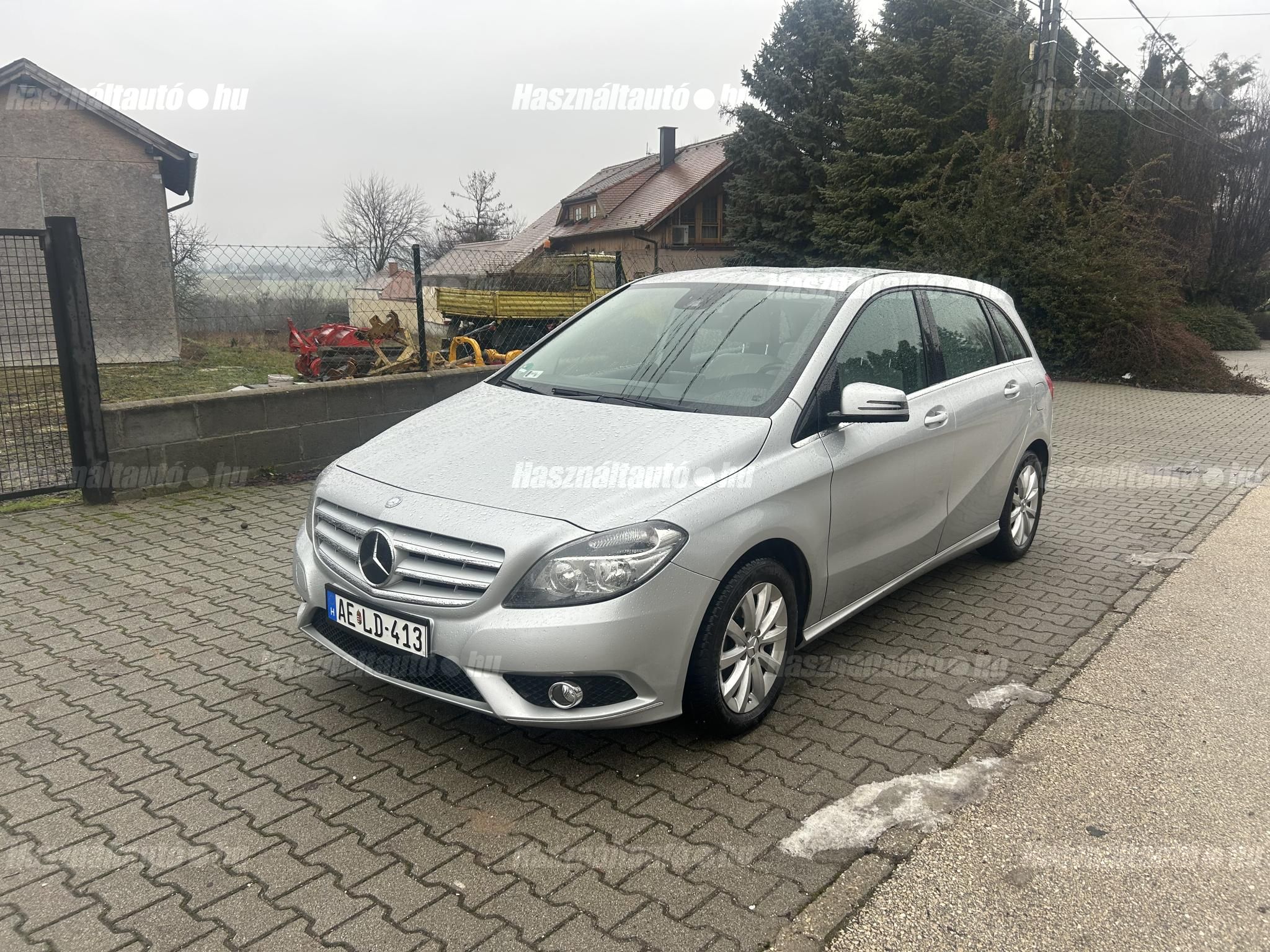 MERCEDES-BENZ B 180 2013/1 - 1
