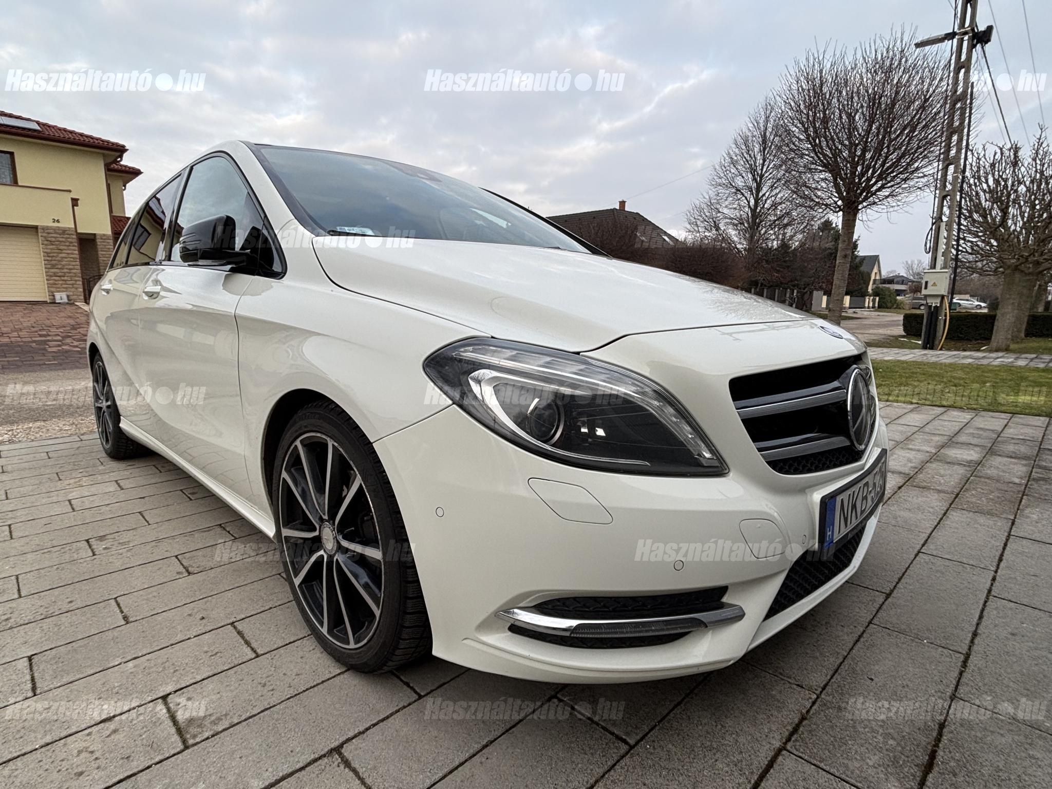 MERCEDES-BENZ B 200 2012/10 - 1