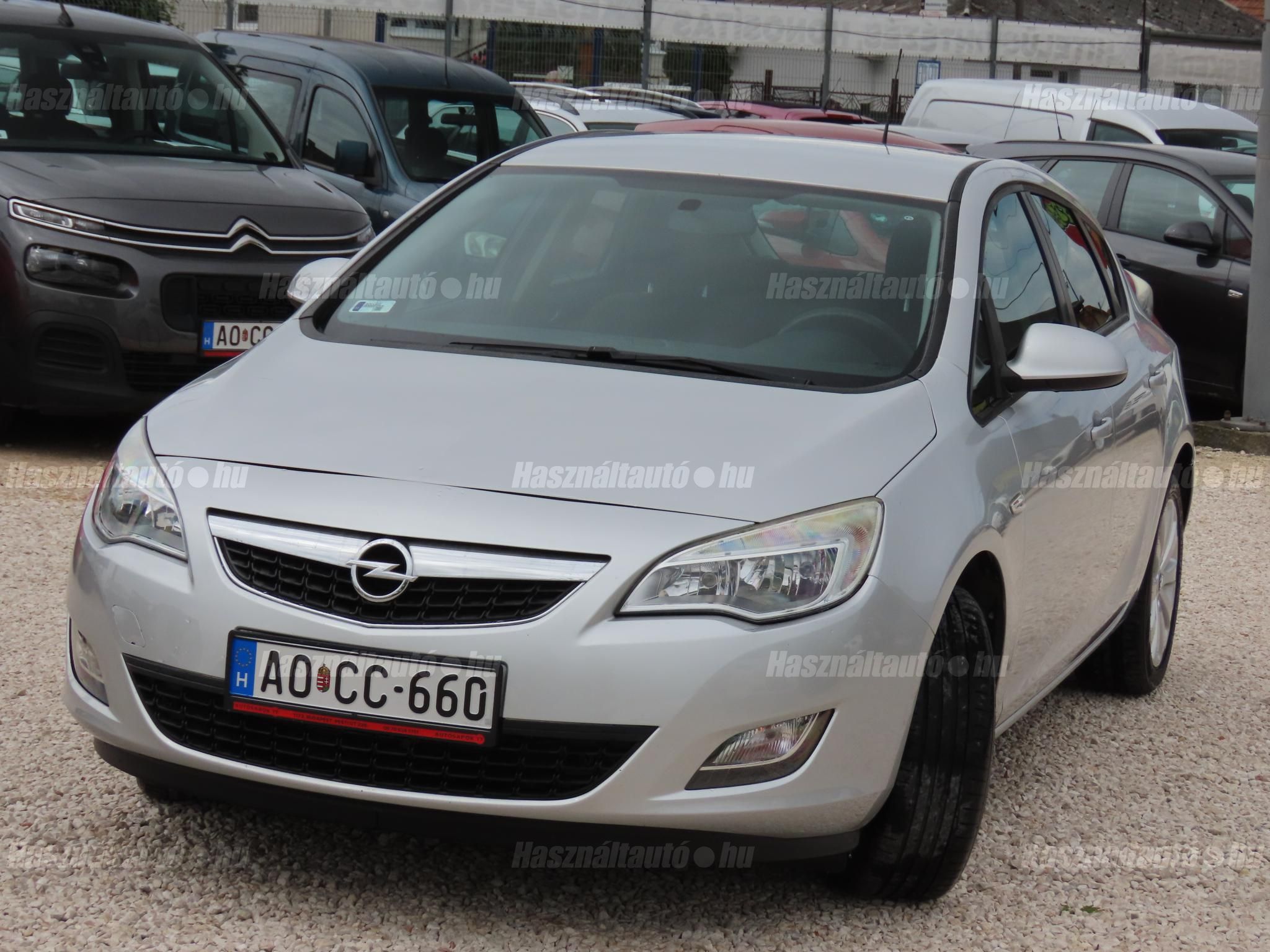 OPEL ASTRA J 2011/8 - 1