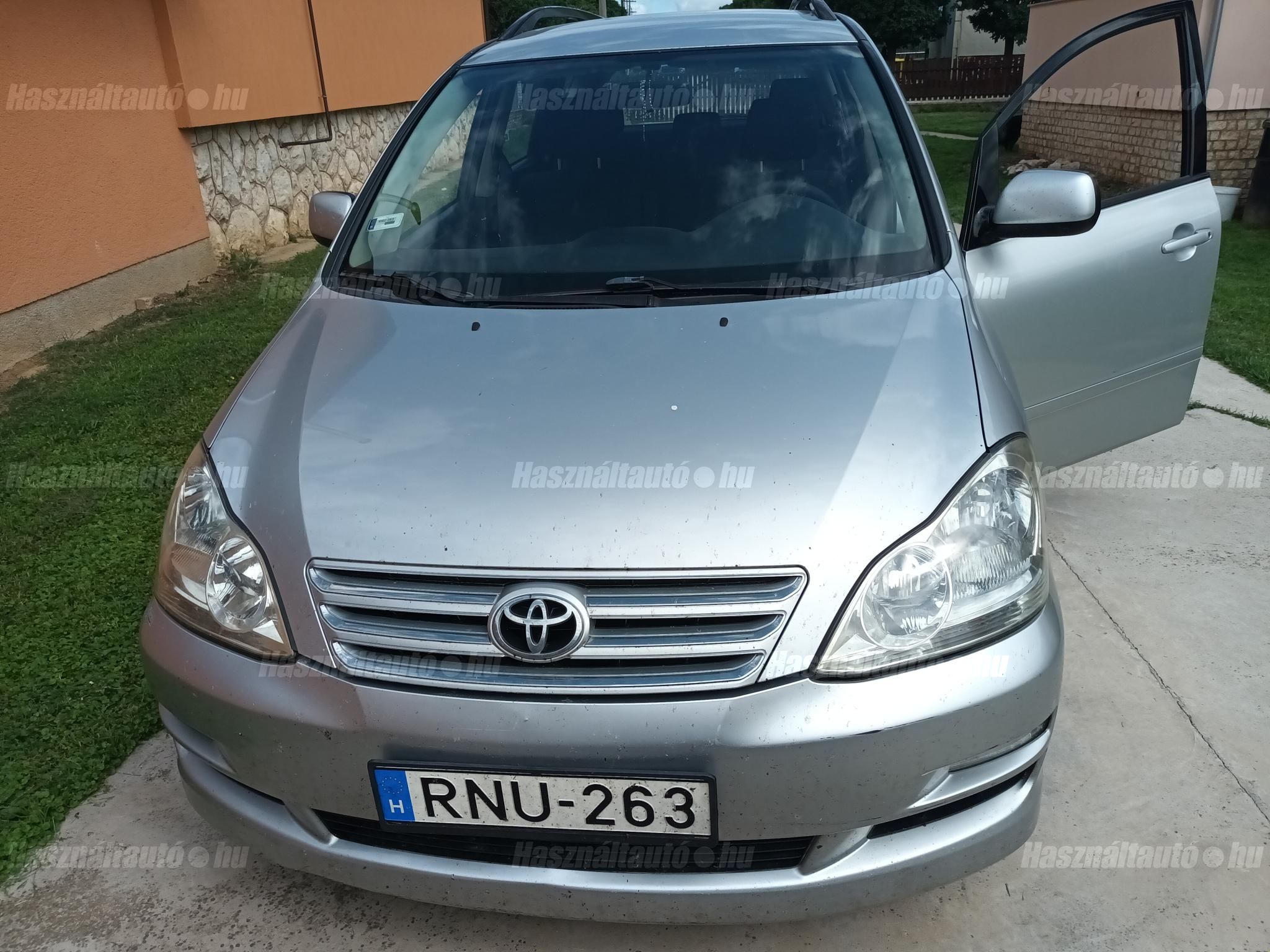 TOYOTA AVENSIS VERSO 2004/1 - 1