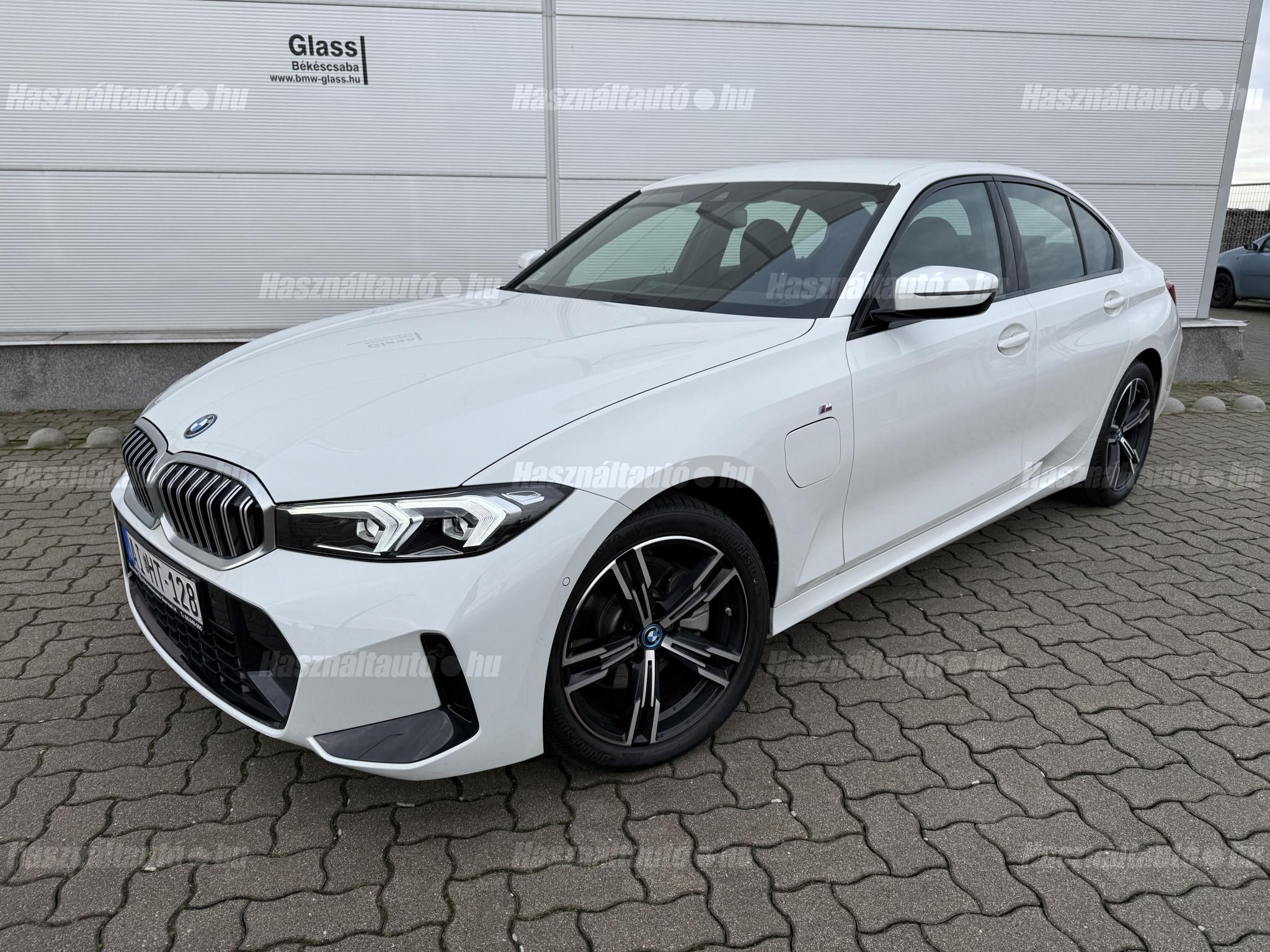 BMW 330 2024/11 - 1