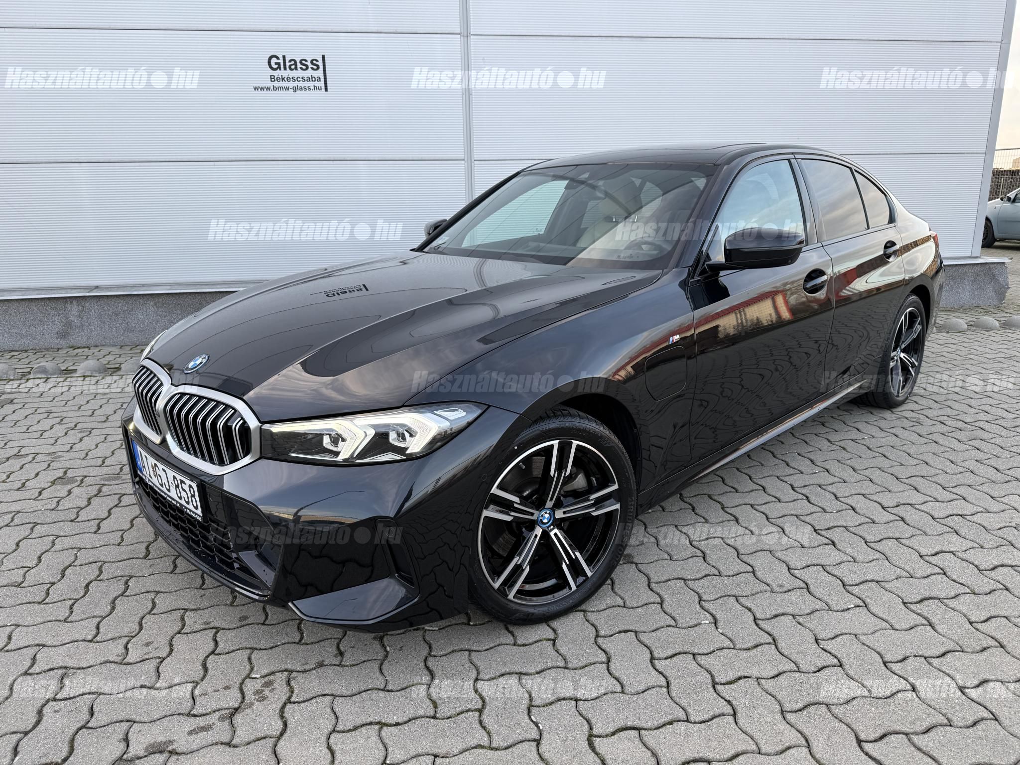 BMW 330 2024/10 - 1