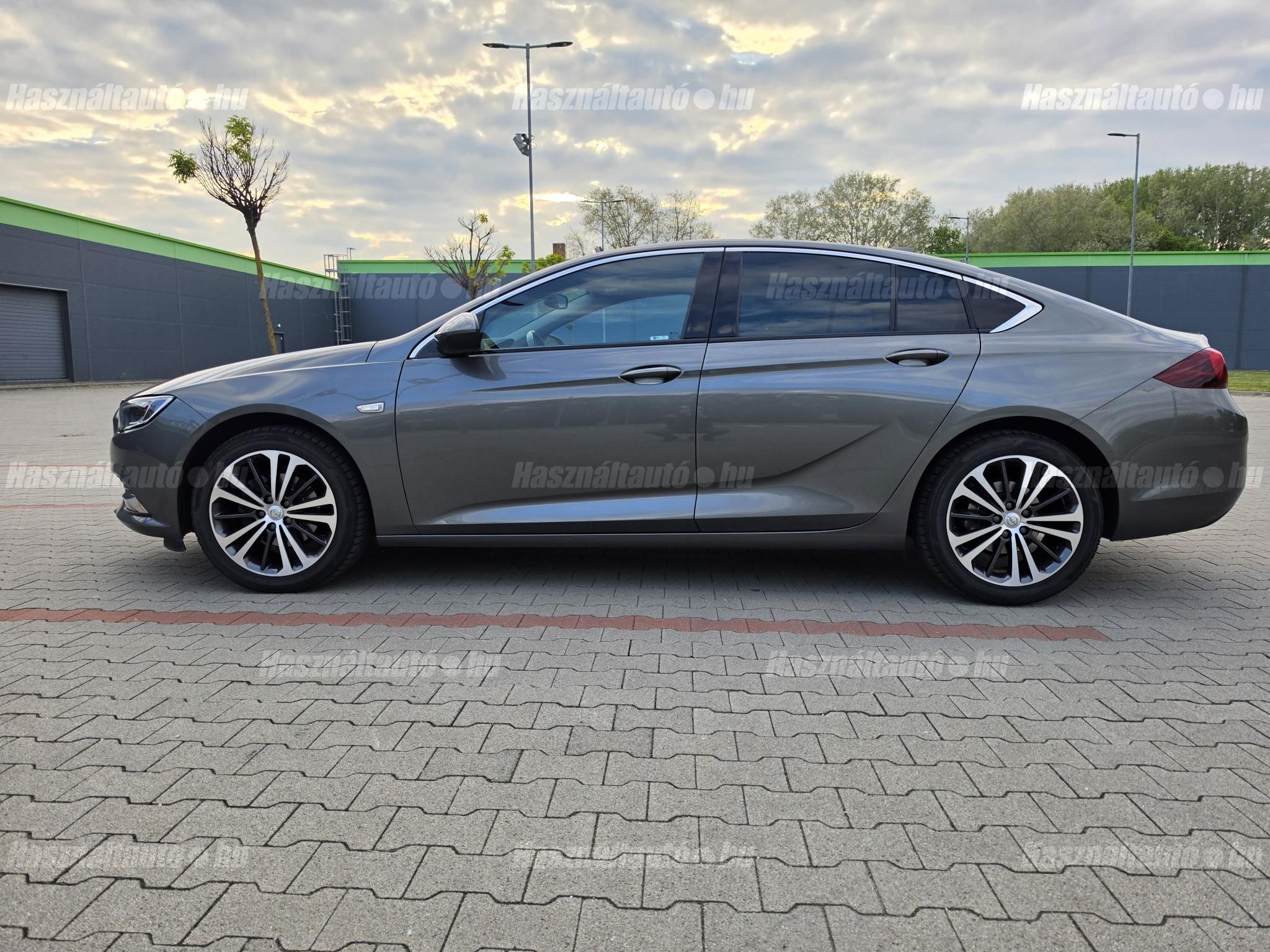 OPEL INSIGNIA 2018/7 - 1