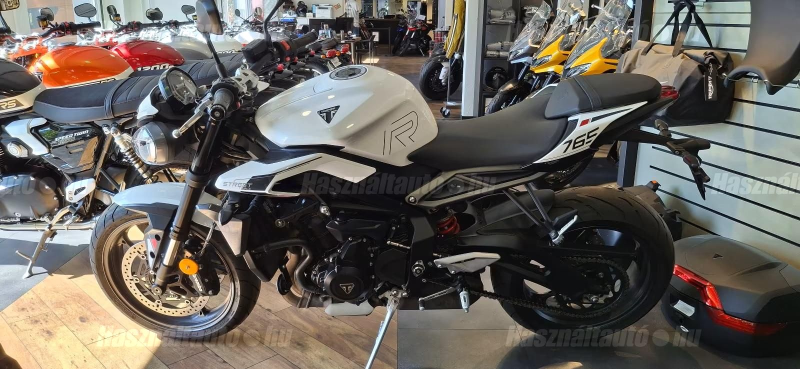 TRIUMPH STREET TRIPLE 2023/3 - 1