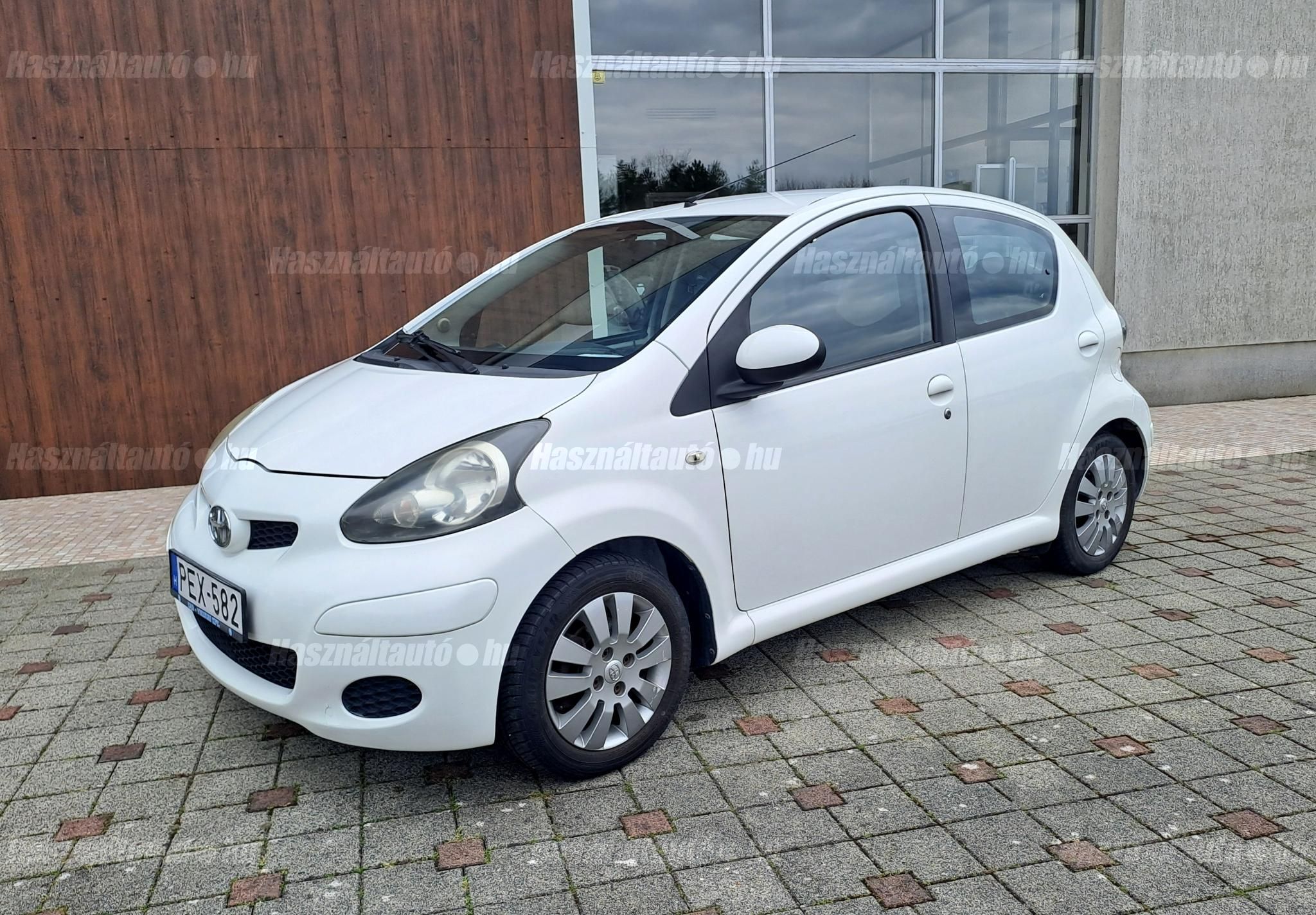 TOYOTA AYGO 2010/2 - 1