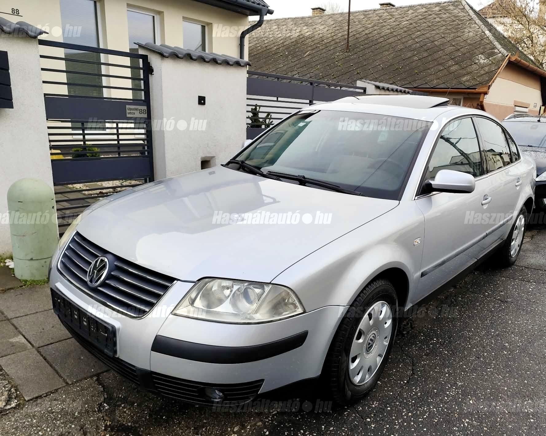 VOLKSWAGEN PASSAT 2002/8 - 1