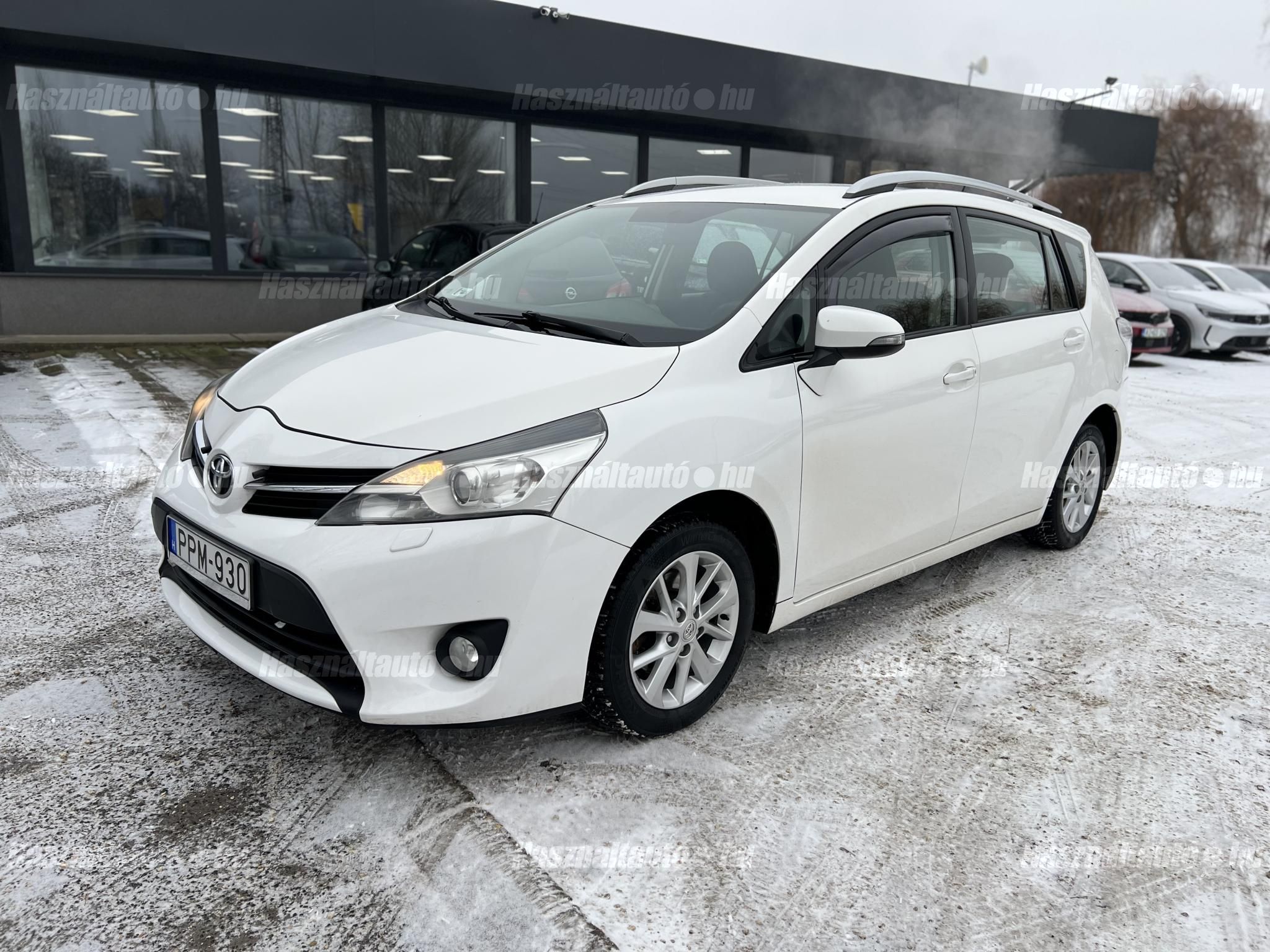 TOYOTA VERSO 2013/6 - 1