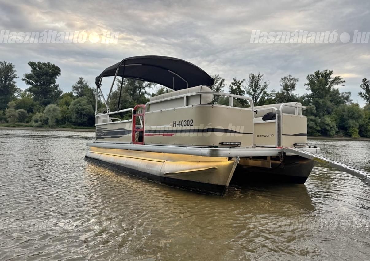 PONTOON BOAT 2009 - 1