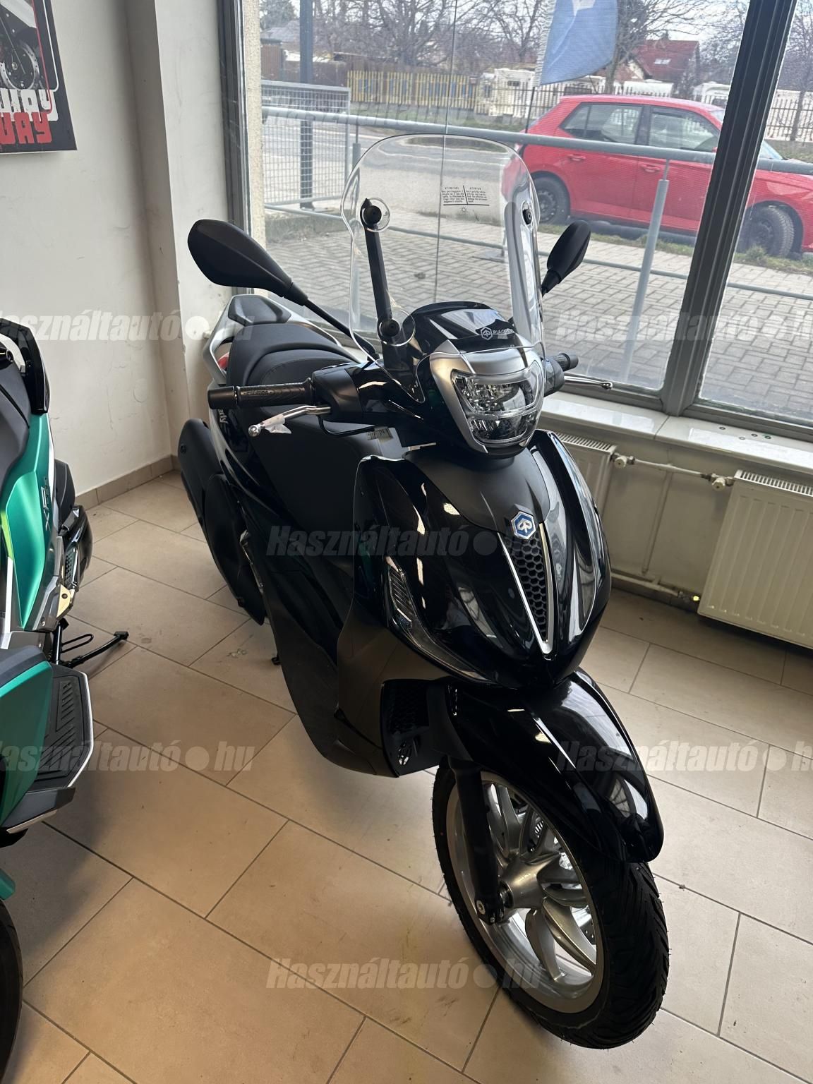 PIAGGIO BEVERLY 400 2026/3 - 1