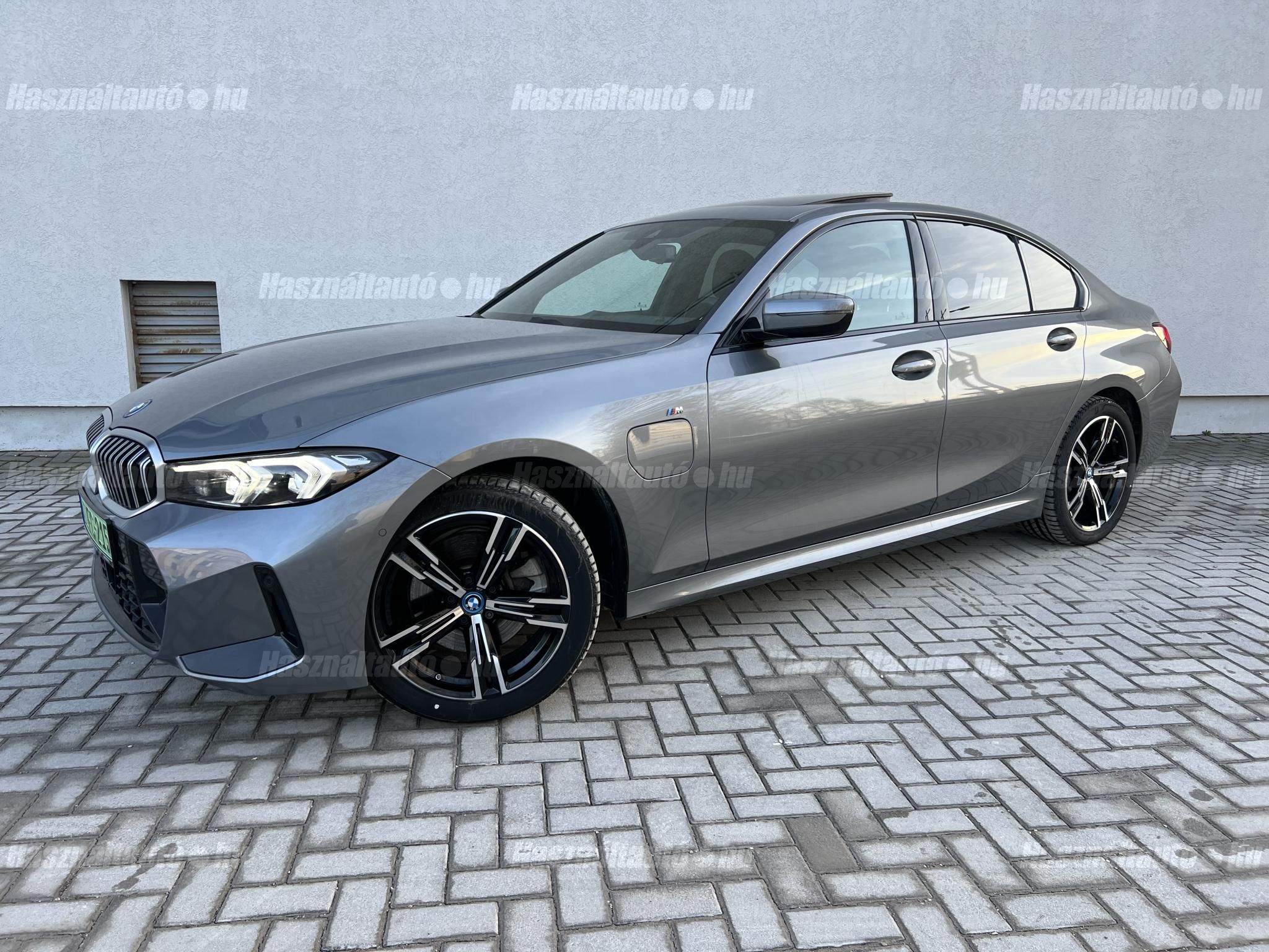 BMW 330 2024/8 - 1