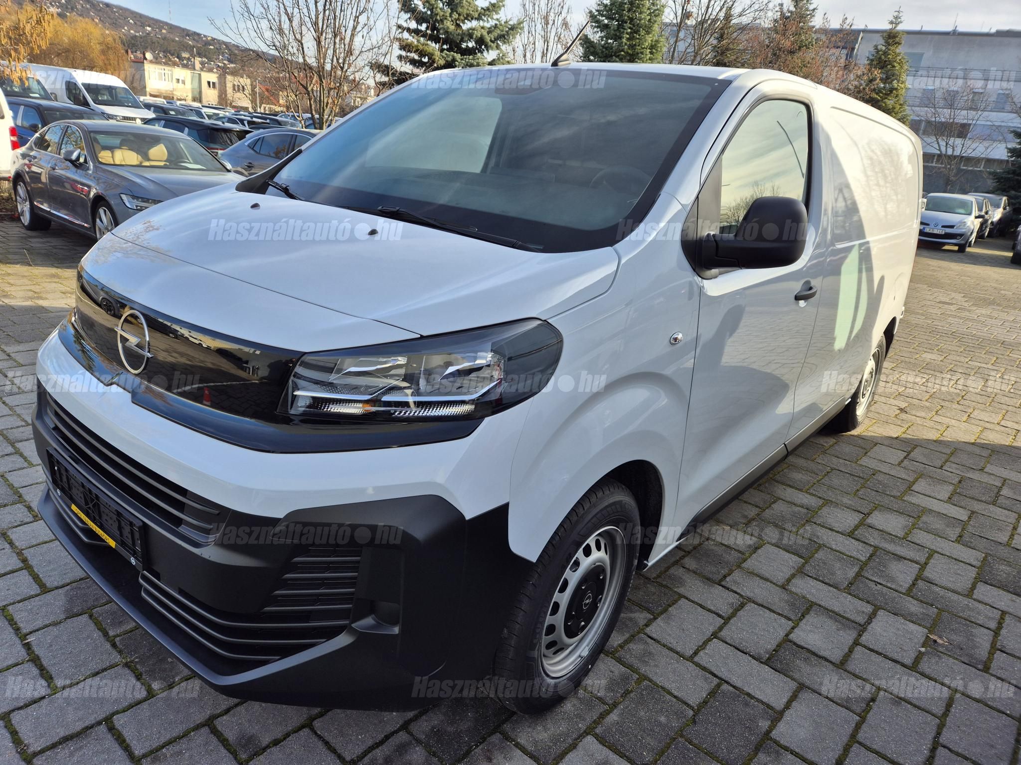 értékesítő Bán Sándor 30/5045457