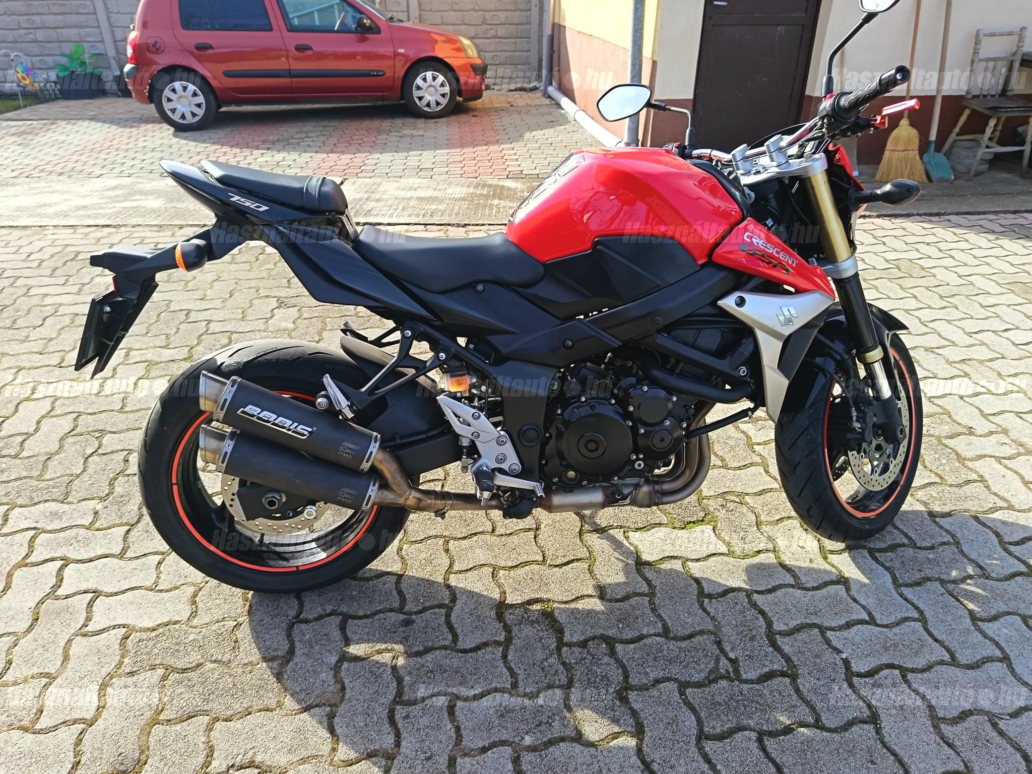 SUZUKI GSR 750 2012/3 - 1