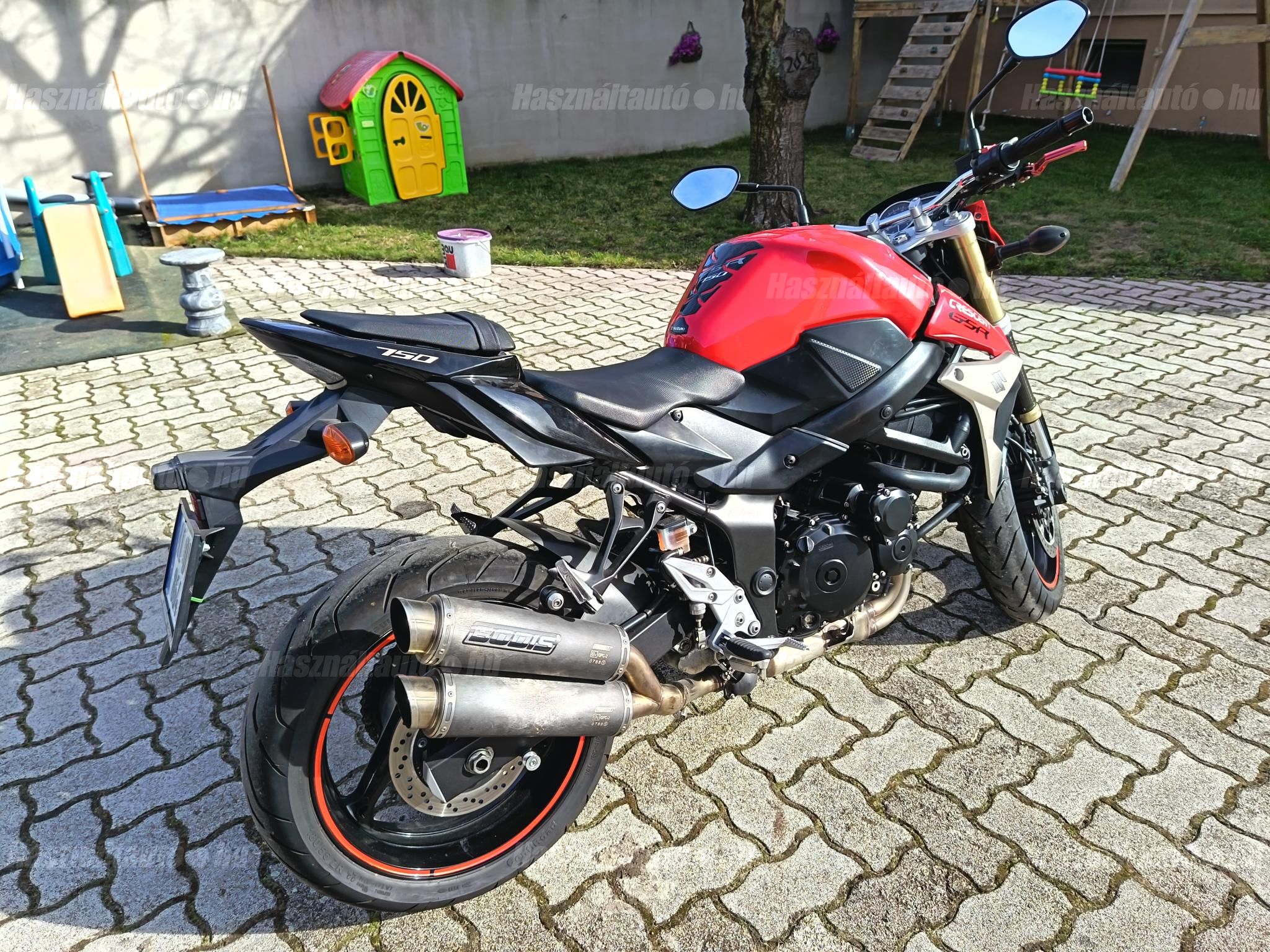 SUZUKI GSR 750 2012/3 - 1