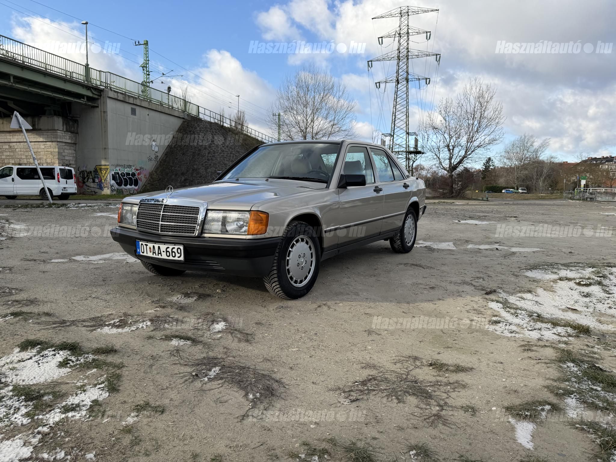 MERCEDES-BENZ 190 1985/12 - 1