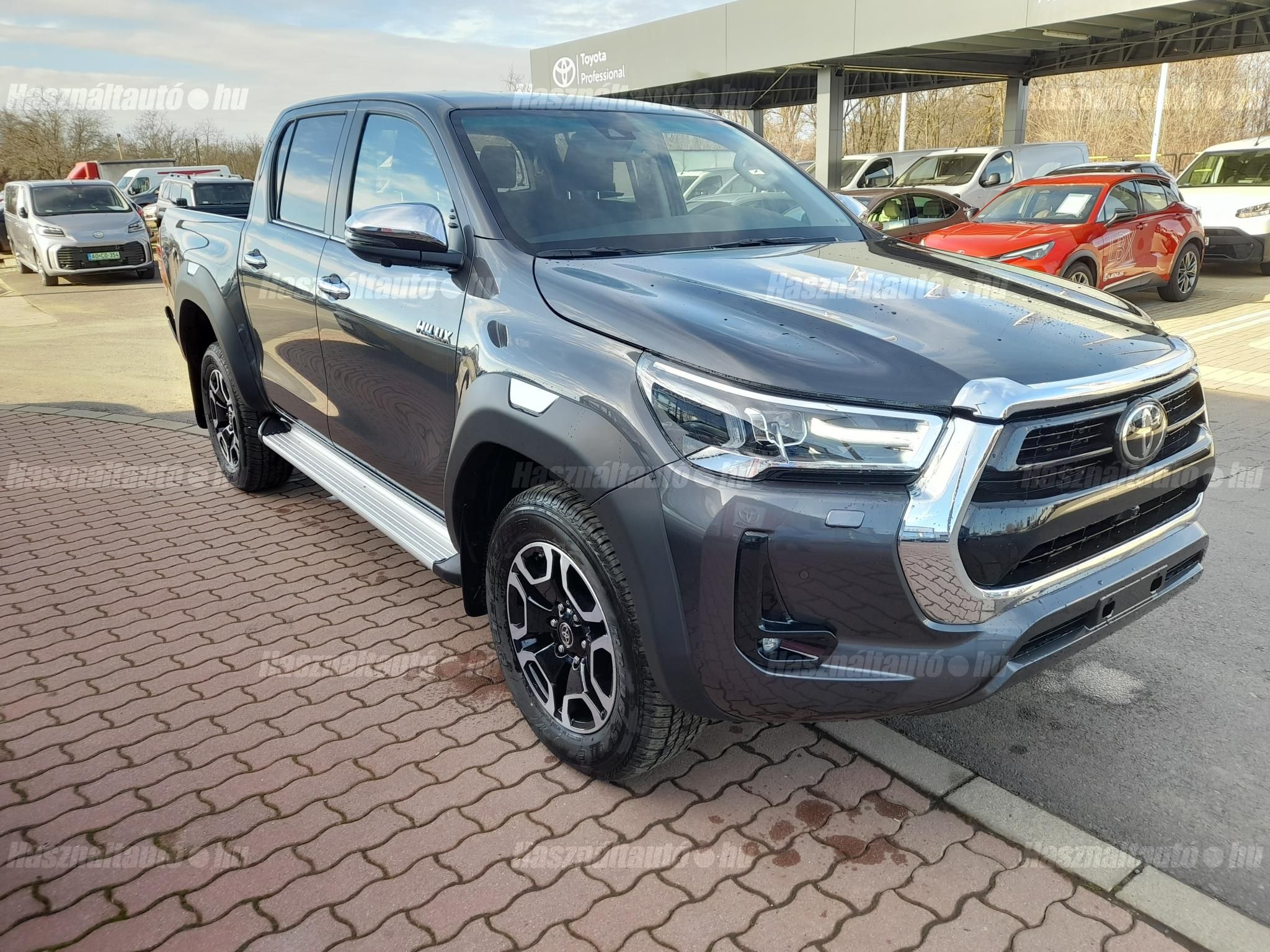 TOYOTA HILUX 2025/12 - 1