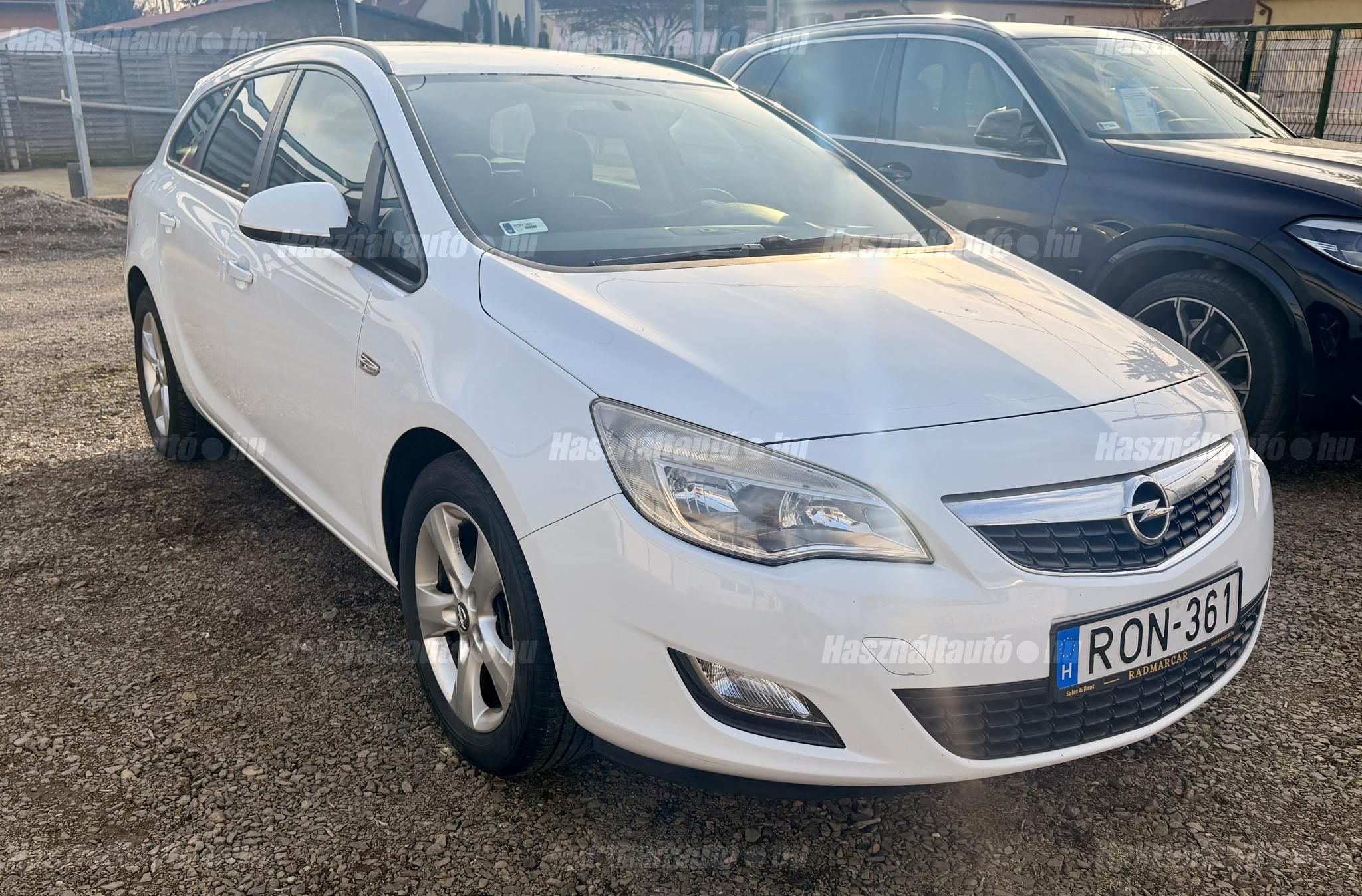 OPEL ASTRA J 2011/4 - 1