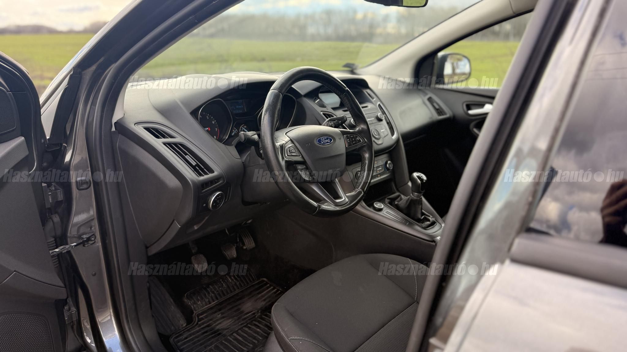 FORD FOCUS 2015/12 - 1