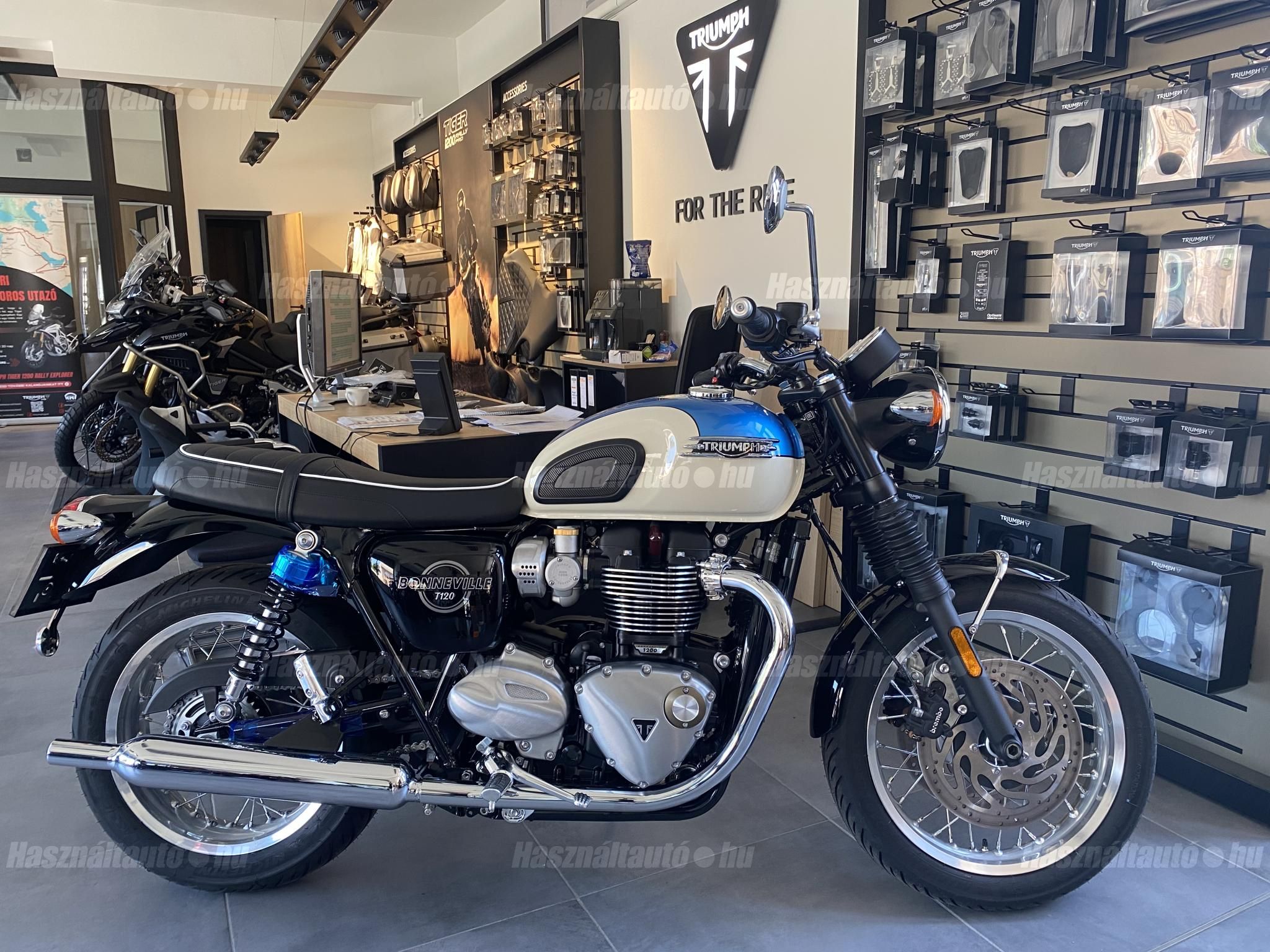 TRIUMPH BONNEVILLE 2026/7 - 1