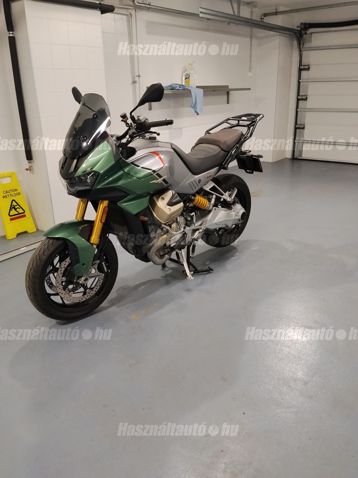 MOTO GUZZI V100 2023/4 - 1