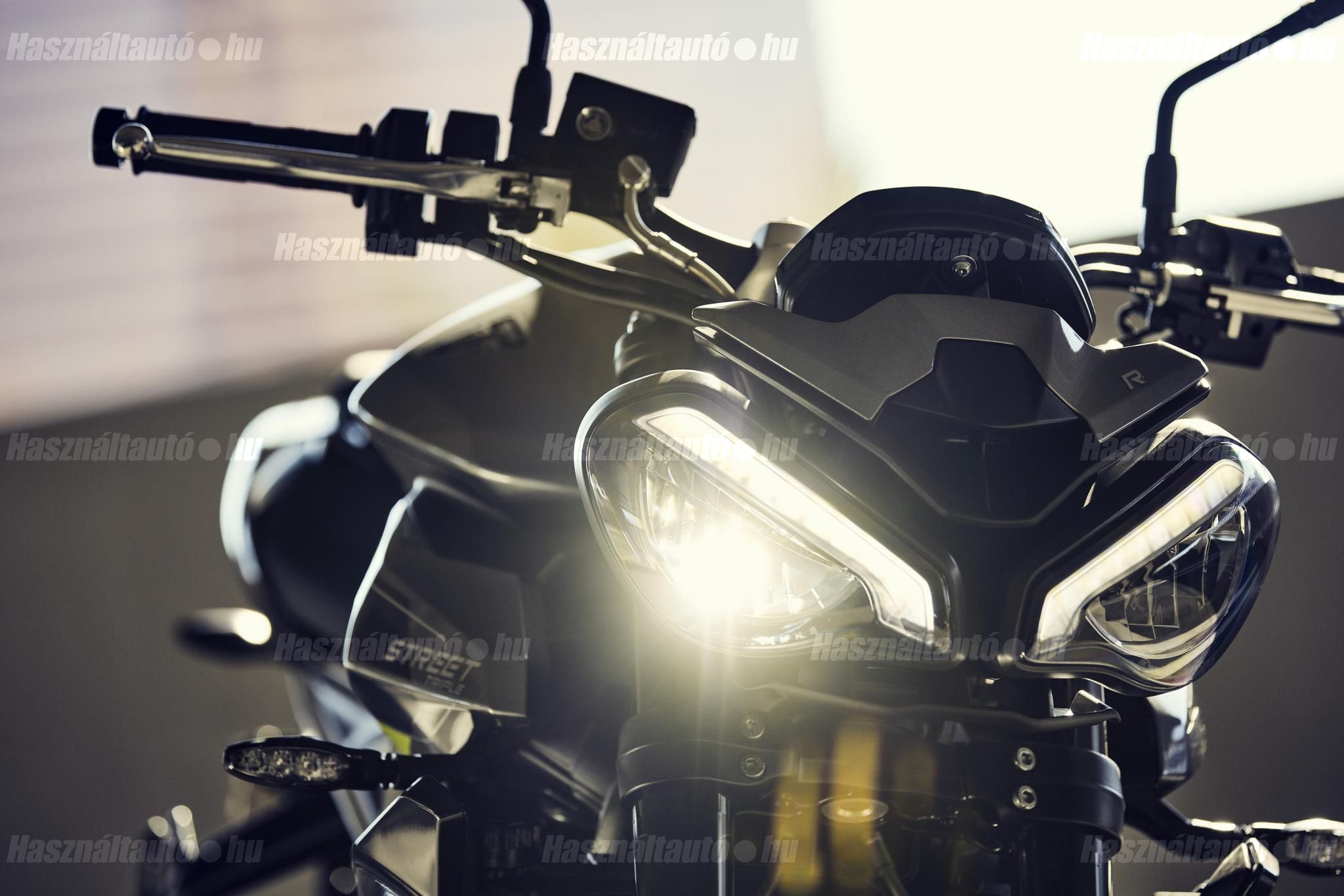 TRIUMPH STREET TRIPLE 2026/2 - 1