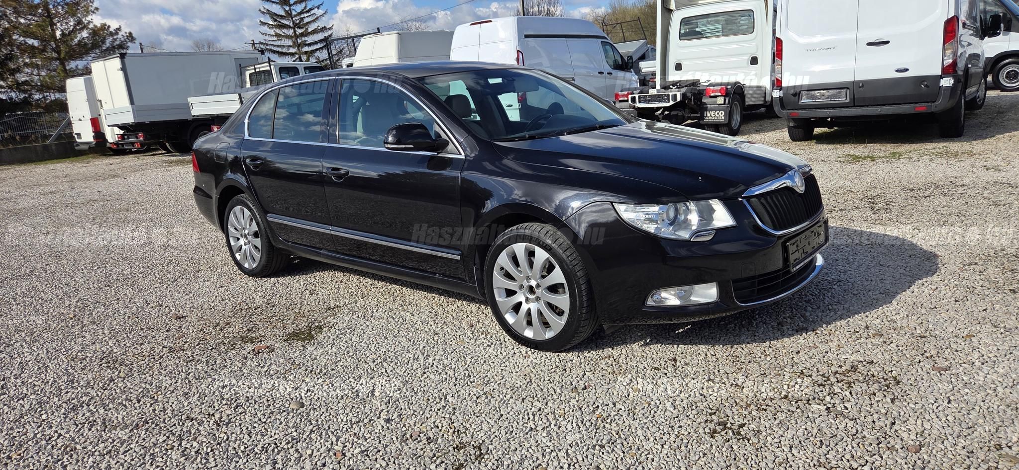 SKODA SUPERB 2011 - 1