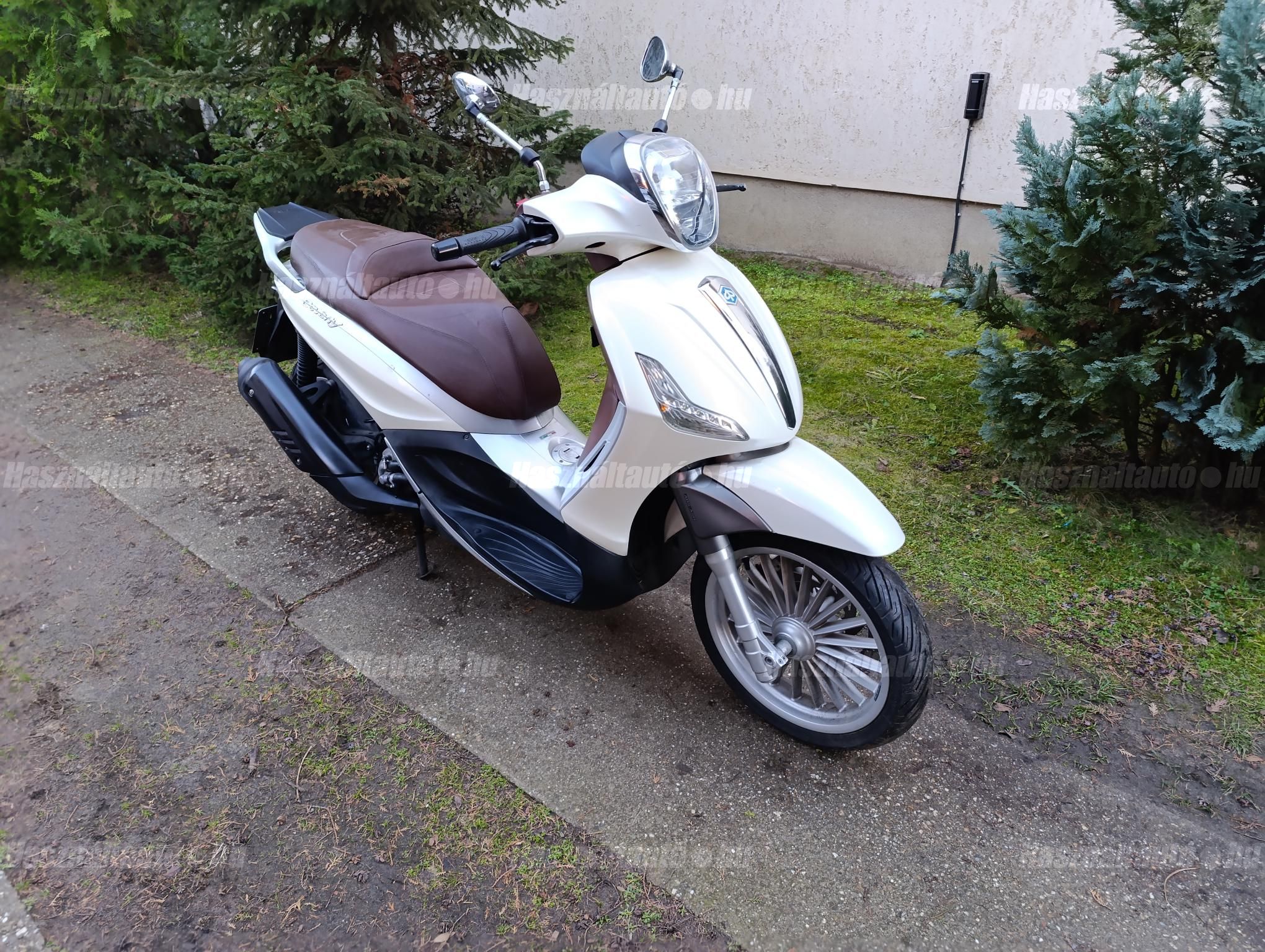 PIAGGIO BEVERLY 300 2011 - 1