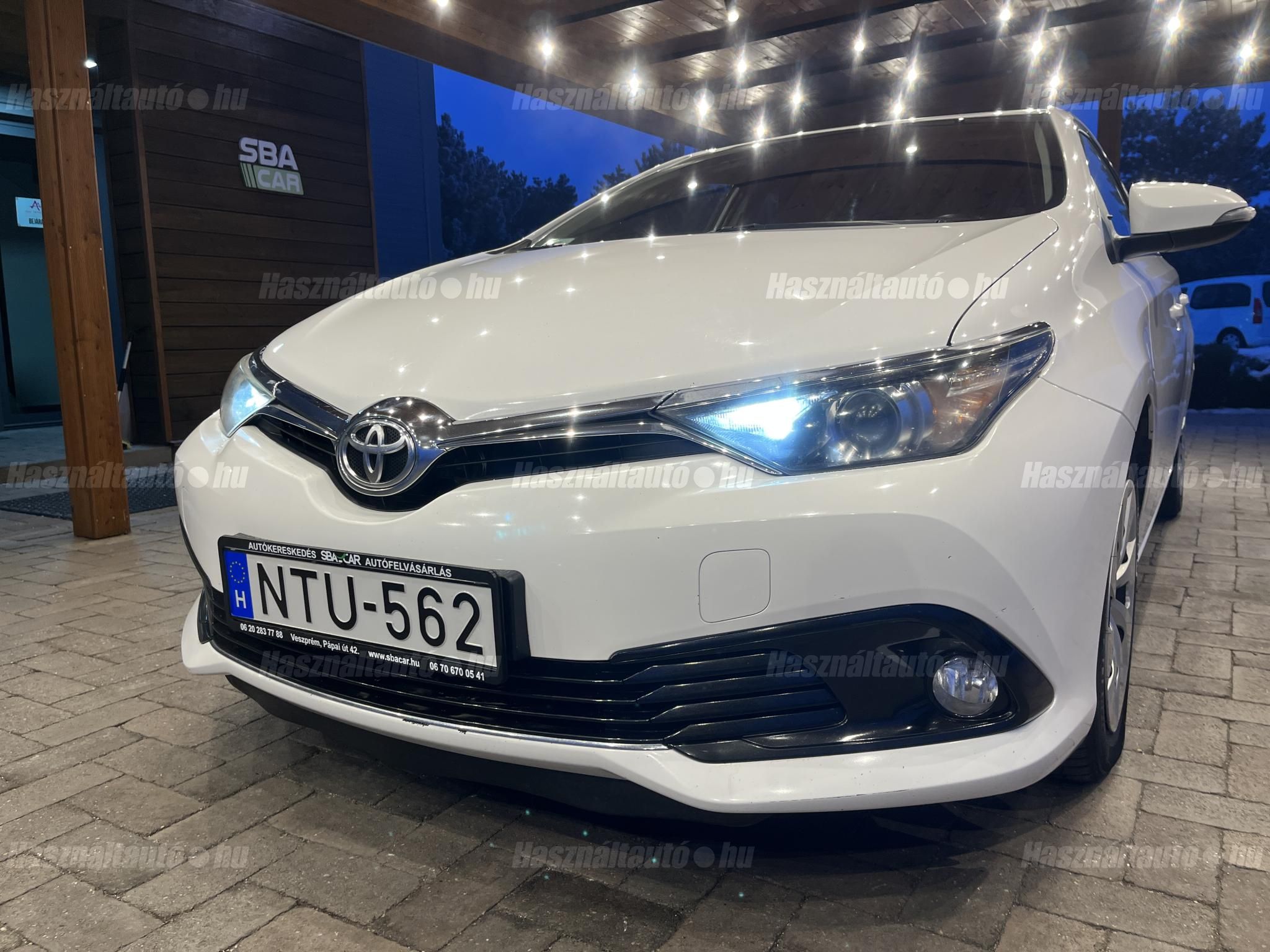 TOYOTA AURIS 2016/6 - 1