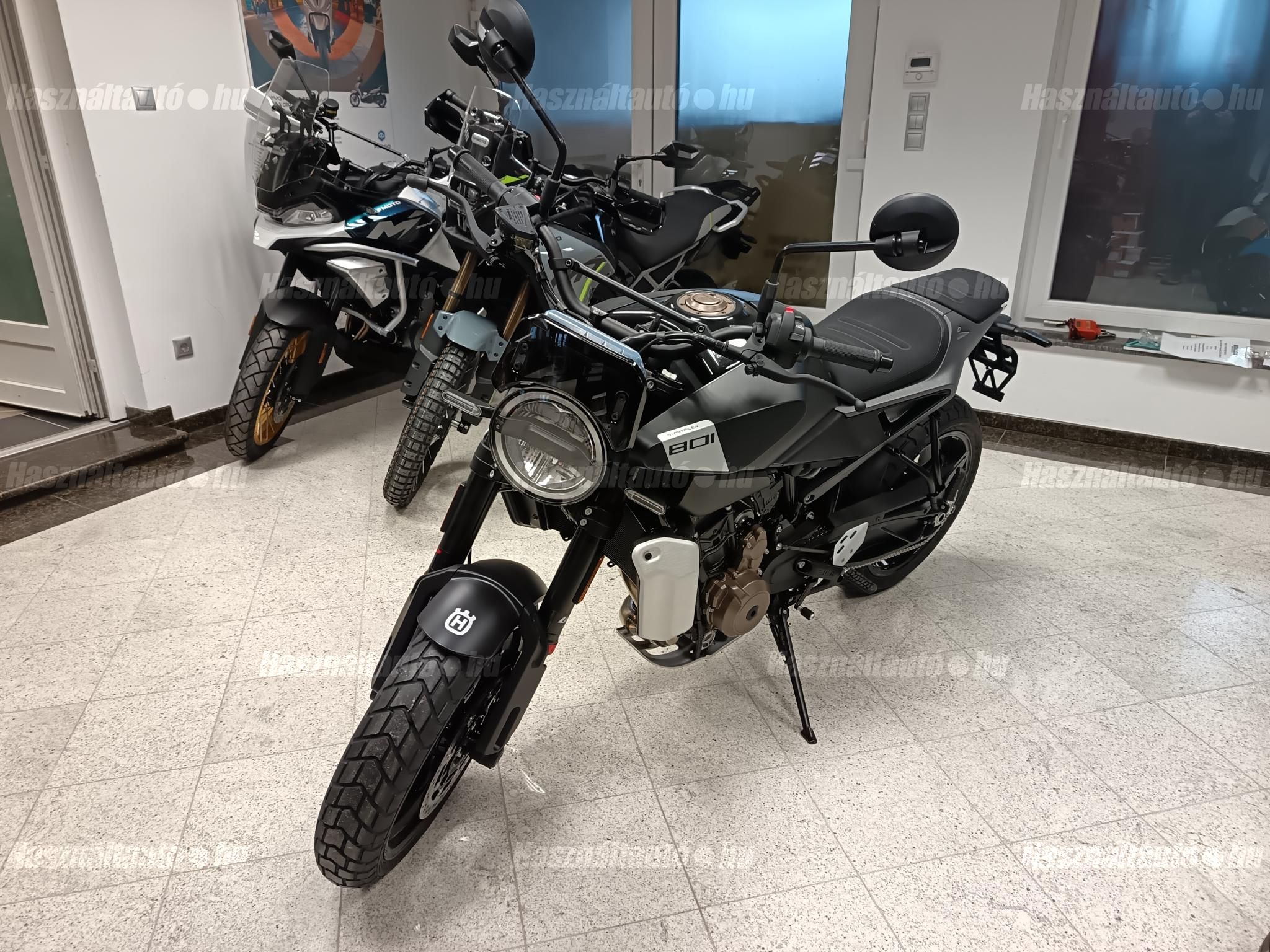 HUSQVARNA SVARTPILEN 801 2024 - 1