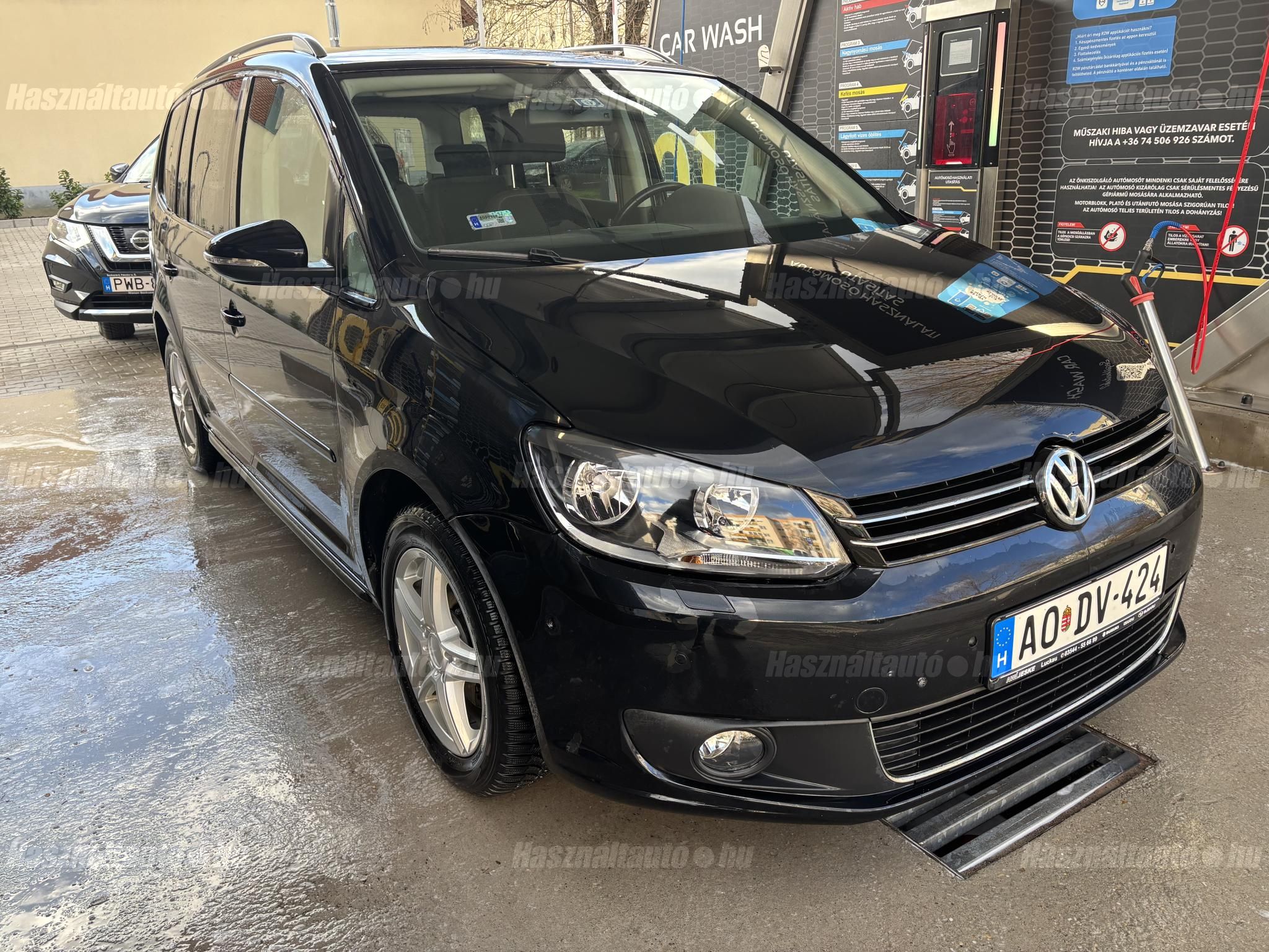 VOLKSWAGEN TOURAN 2012 - 1