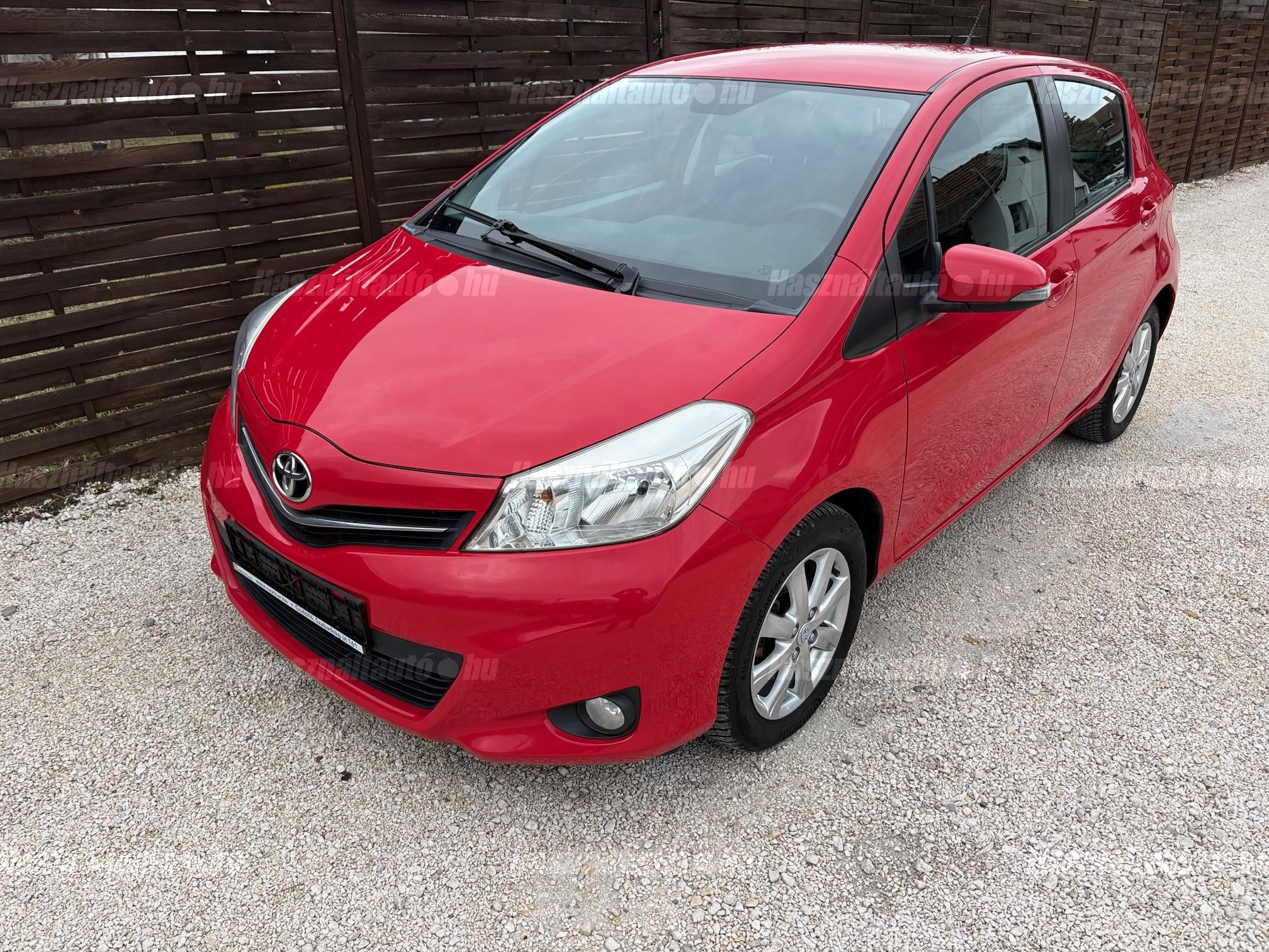 TOYOTA YARIS 2013/4 - 1
