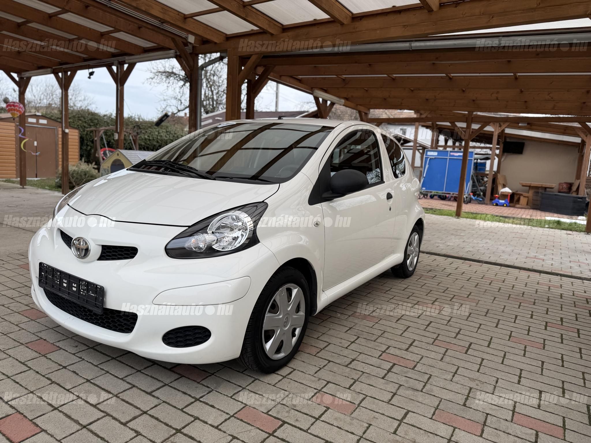 TOYOTA AYGO 2011/10 - 1