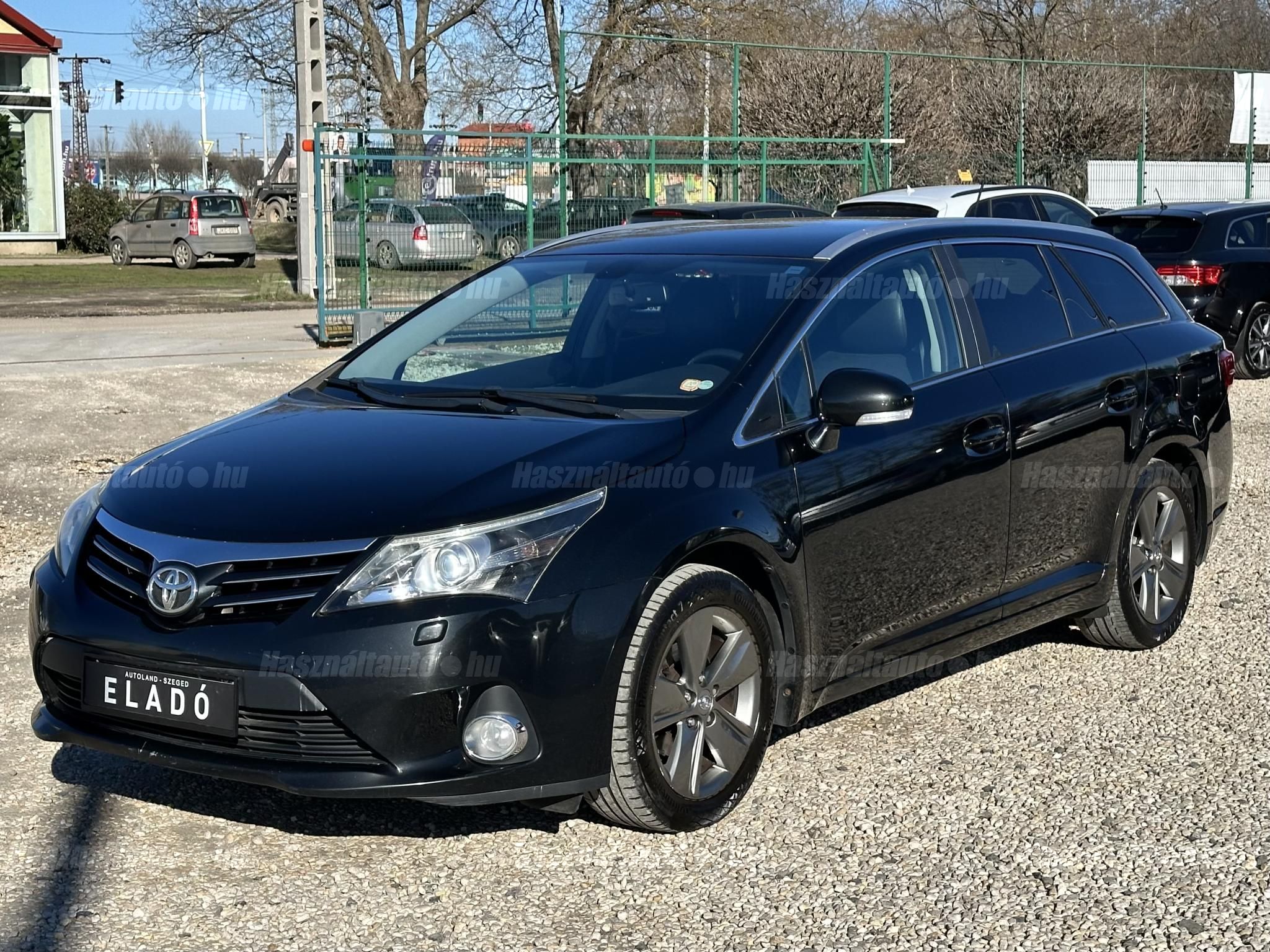 TOYOTA AVENSIS 2014/8 - 1