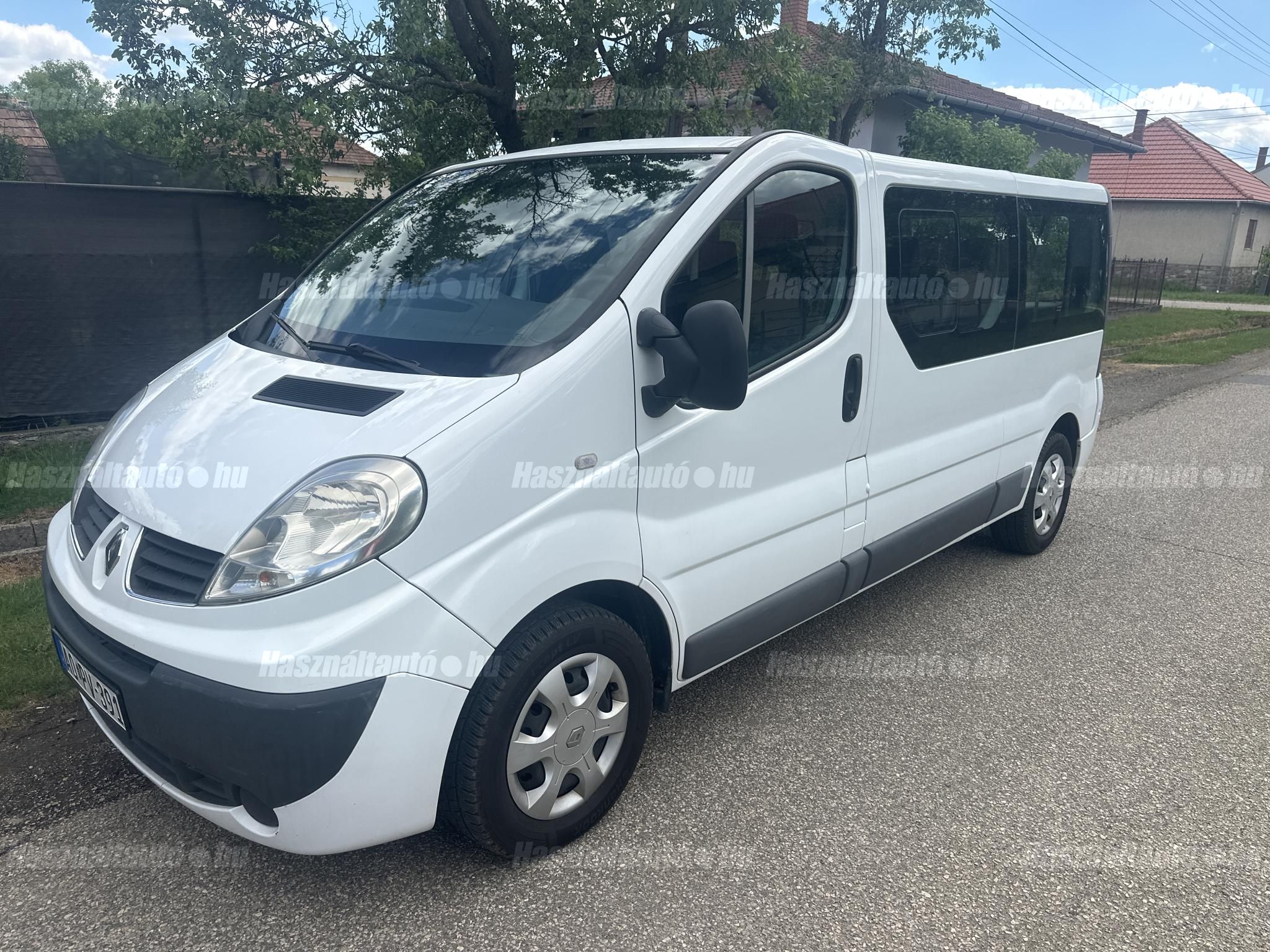 RENAULT TRAFIC 2012 - 1