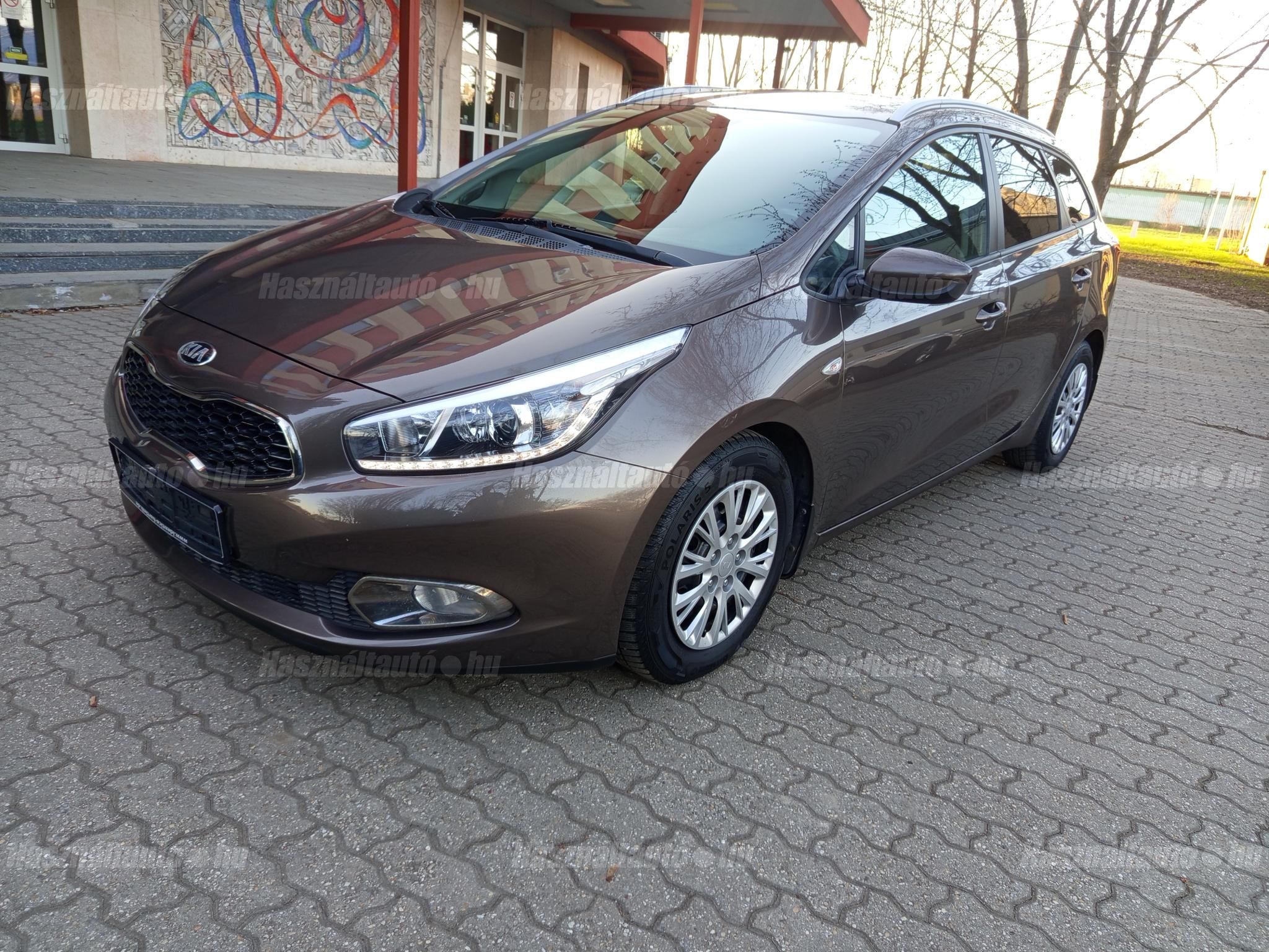 KIA CEE'D 2014/5 - 1